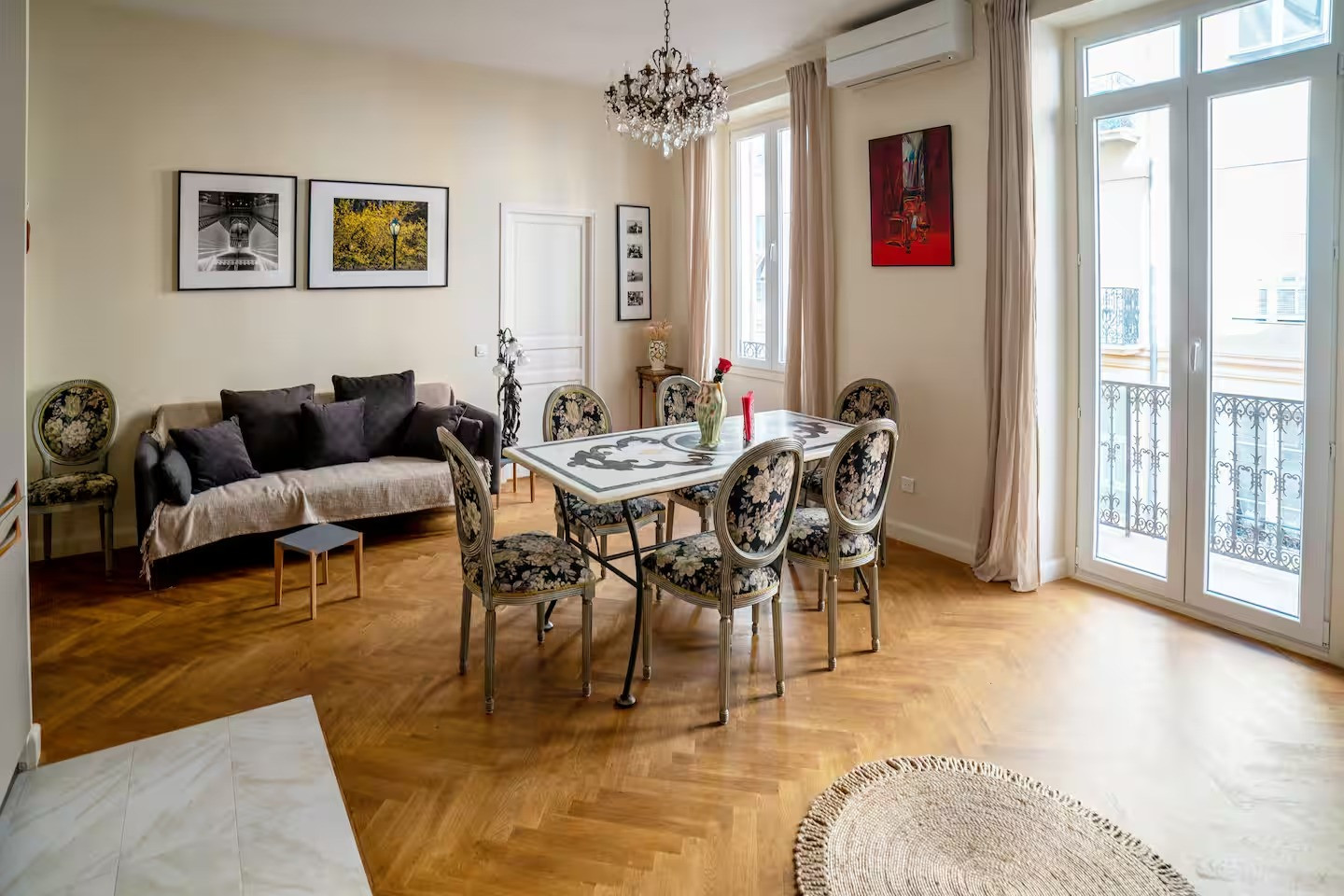 
                                                Vente
                                                 Rue de France Proche carré d'or 4 pieces rénové et meublé