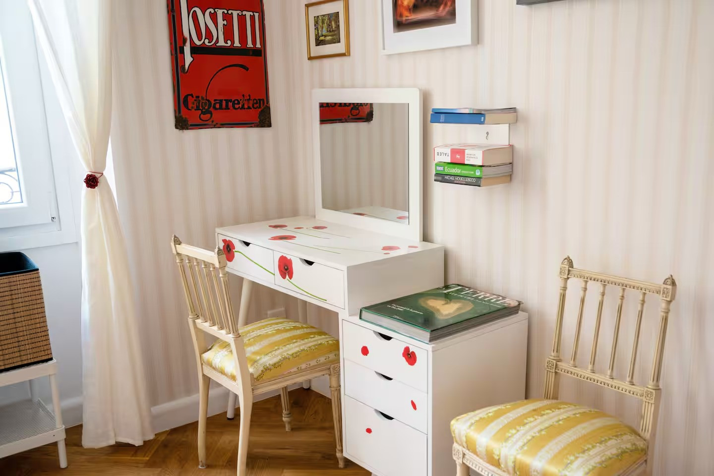 
                                                Vente
                                                 Rue de France Proche carré d'or 4 pieces rénové et meublé