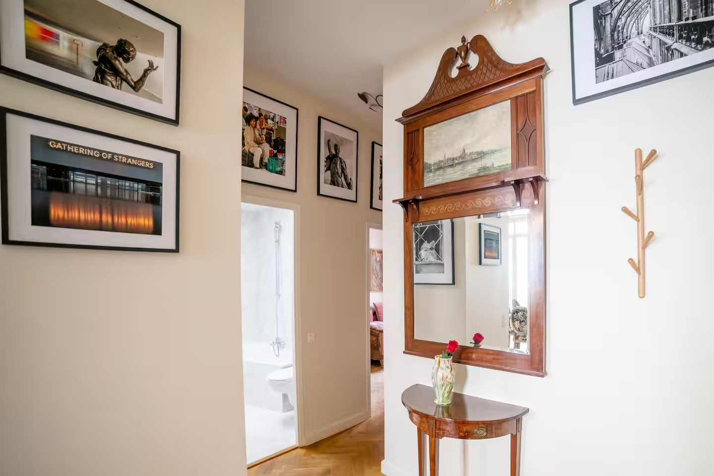 
                                                Vente
                                                 Rue de France Proche carré d'or 4 pieces rénové et meublé