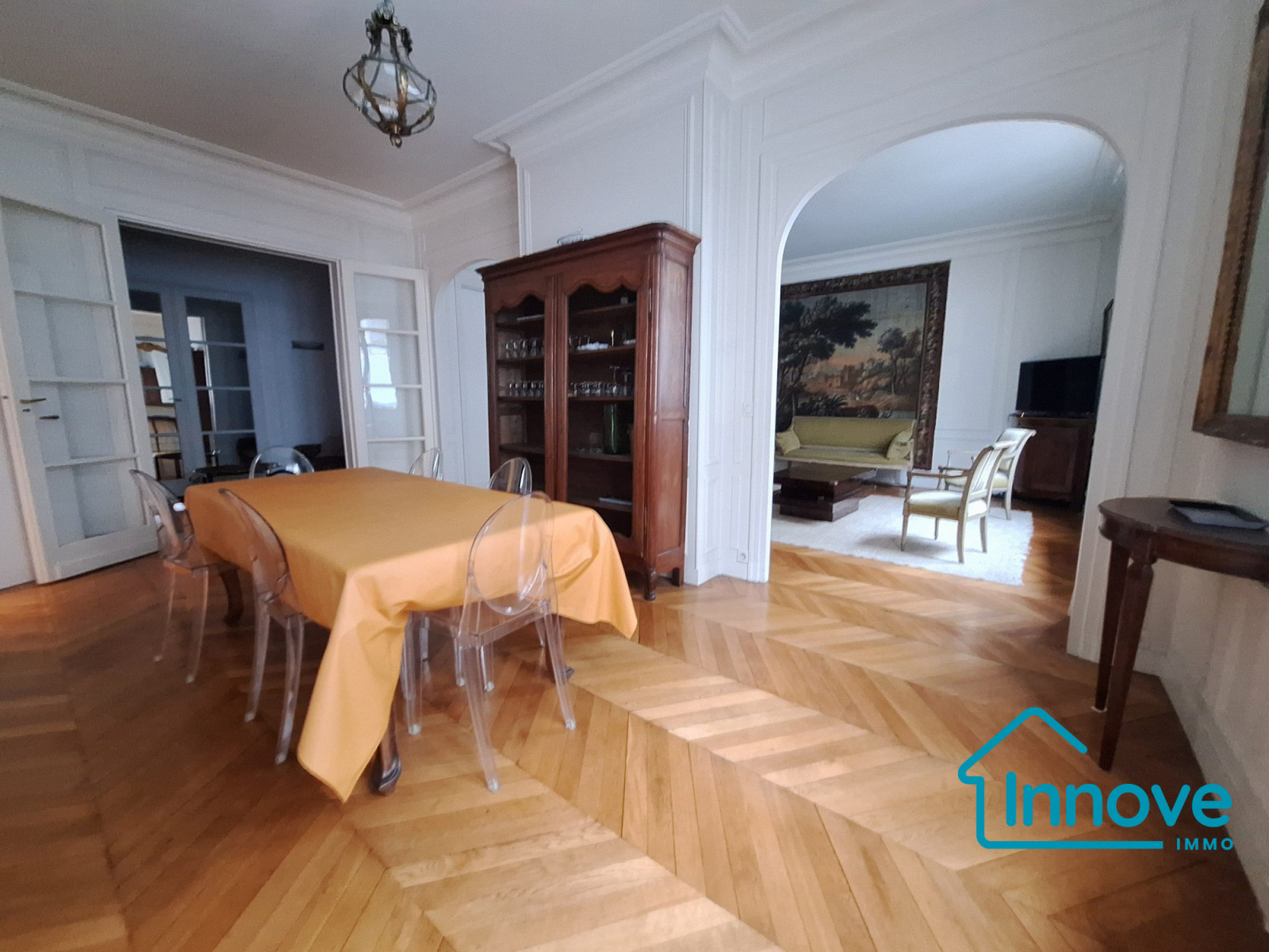 
                                                Location
                                                 Rue de l'Université 7ème arrondissement : Appartement meubl?