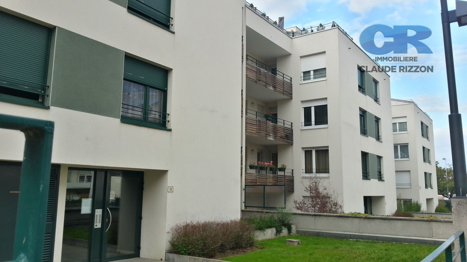 
                                                Vente
                                                 RUE DE VIC - 3 pièces à vendre
