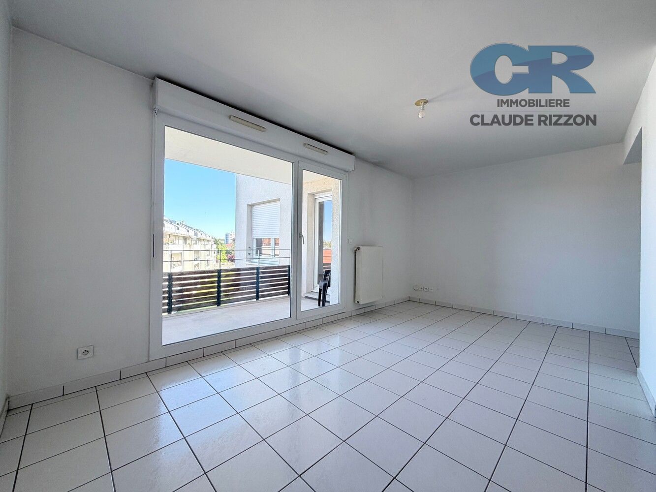 
                                                Vente
                                                 RUE DE VIC - 3 pièces à vendre