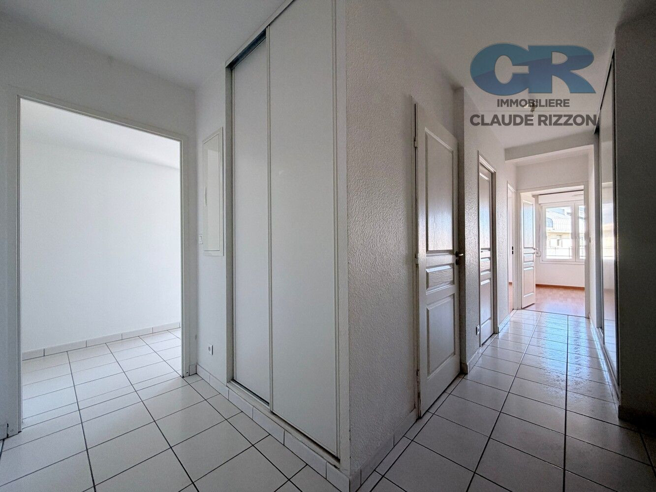 
                                                Vente
                                                 RUE DE VIC - 3 pièces à vendre