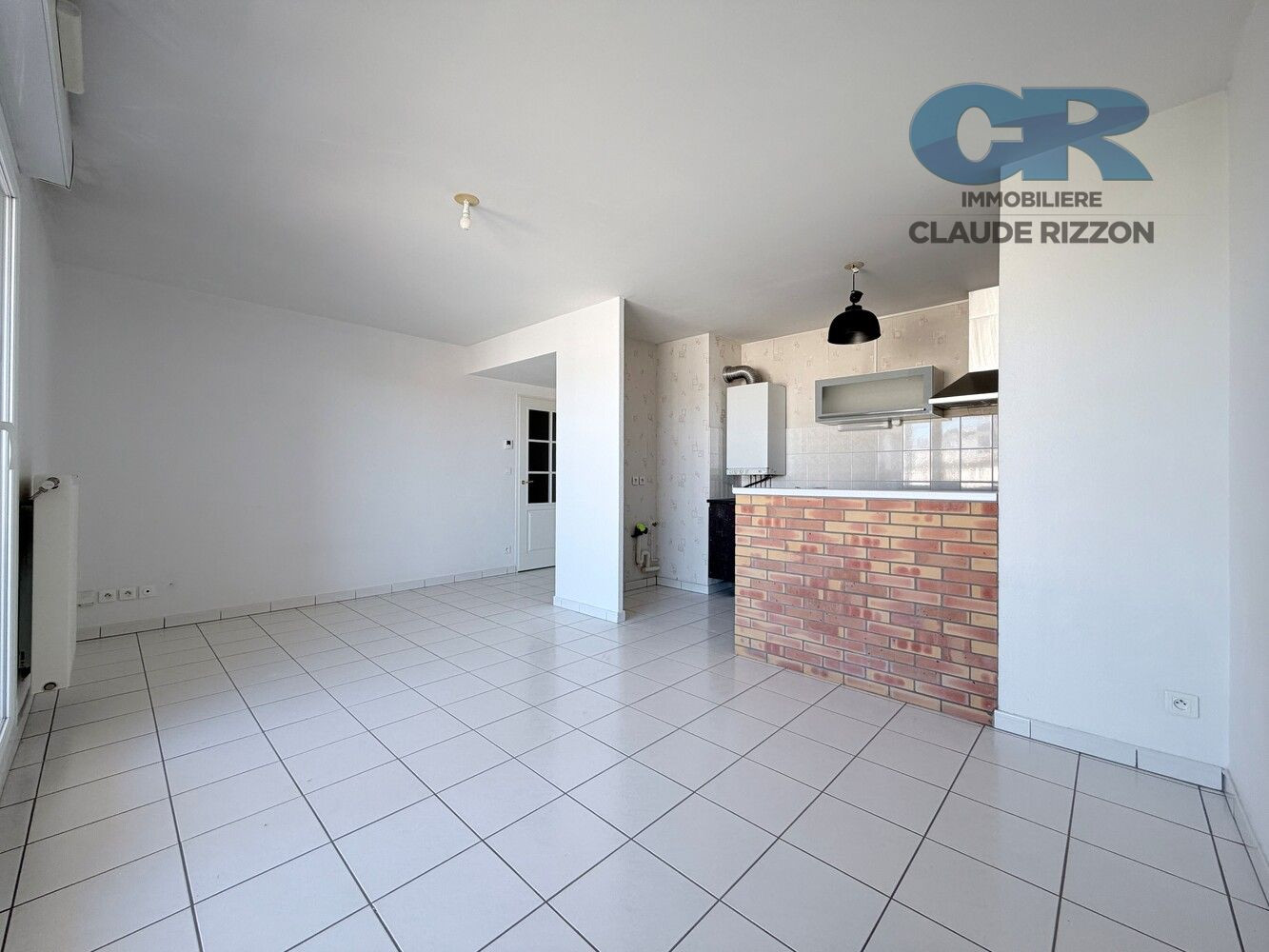 
                                                Vente
                                                 RUE DE VIC - 3 pièces à vendre