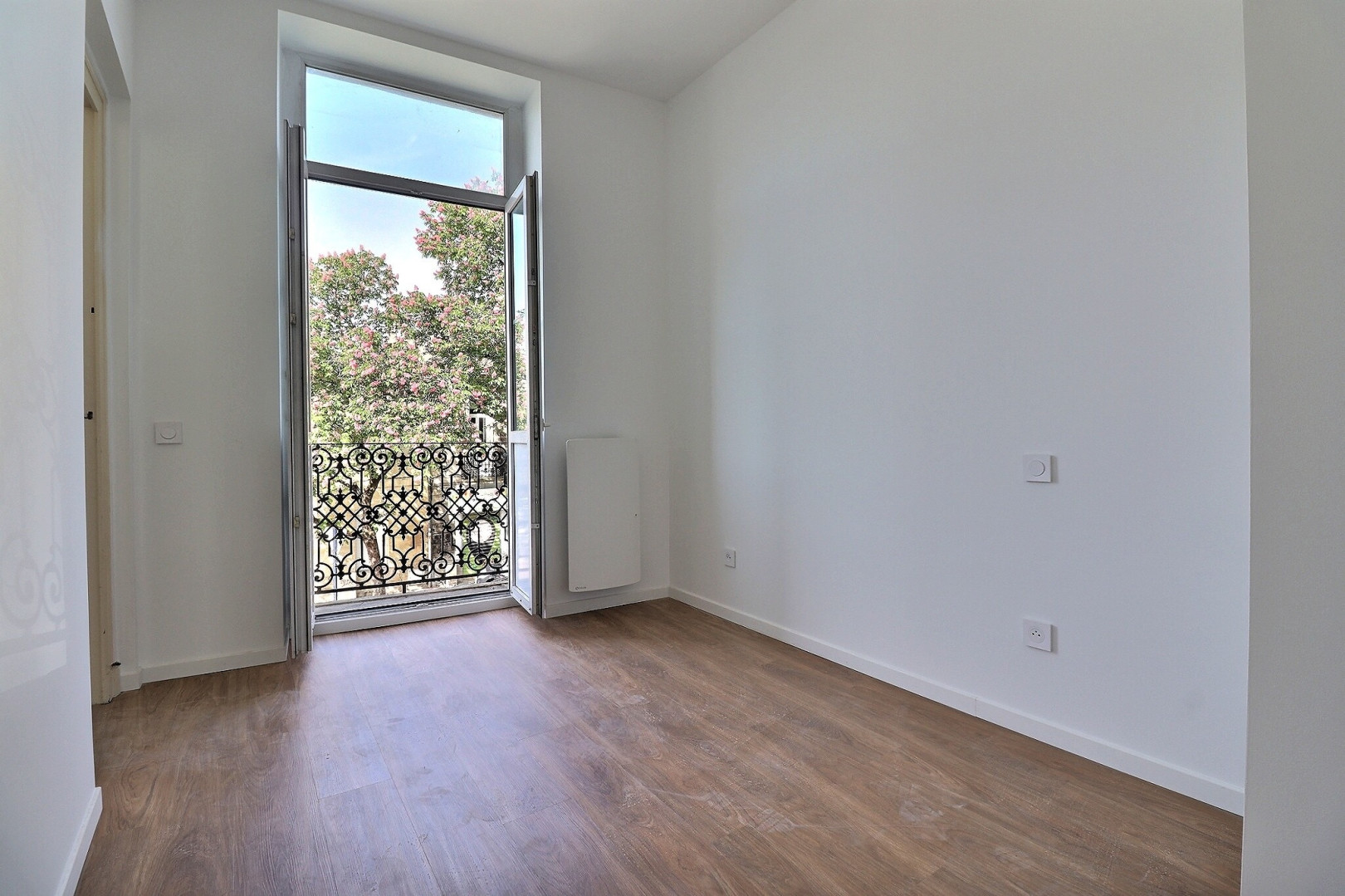 
                                                Vente
                                                 Rue PROSPER - T2 RENOVE - BALCONS