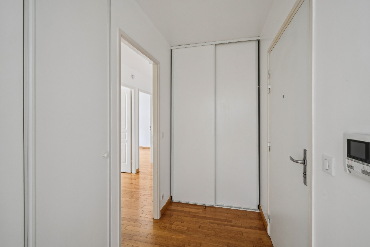 
                                                Vente
                                                 Rueil Malmaison - Appartement 3 pièces avec balcon