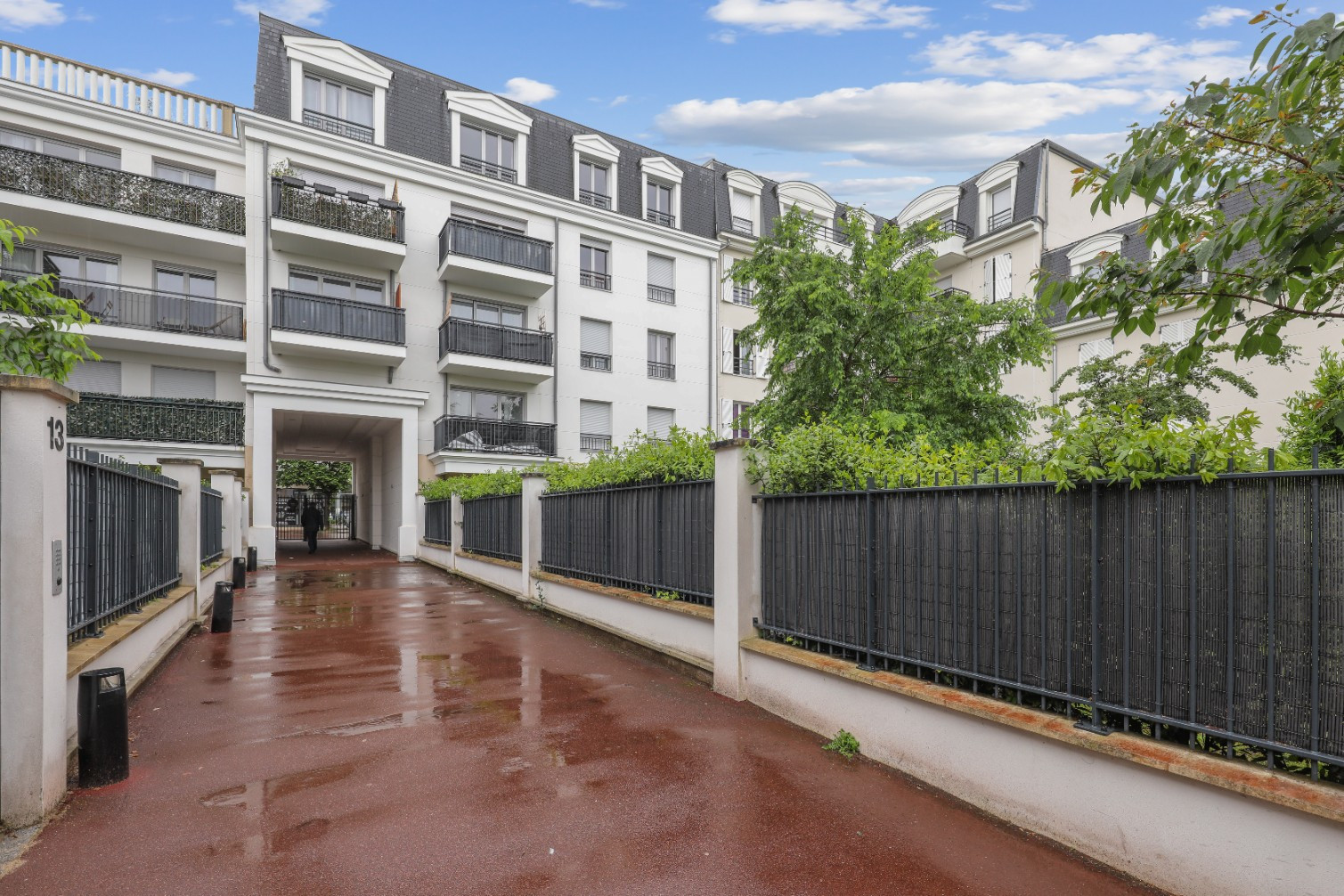 
                                                Vente
                                                 Rueil Malmaison - Appartement 3 pièces avec balcon