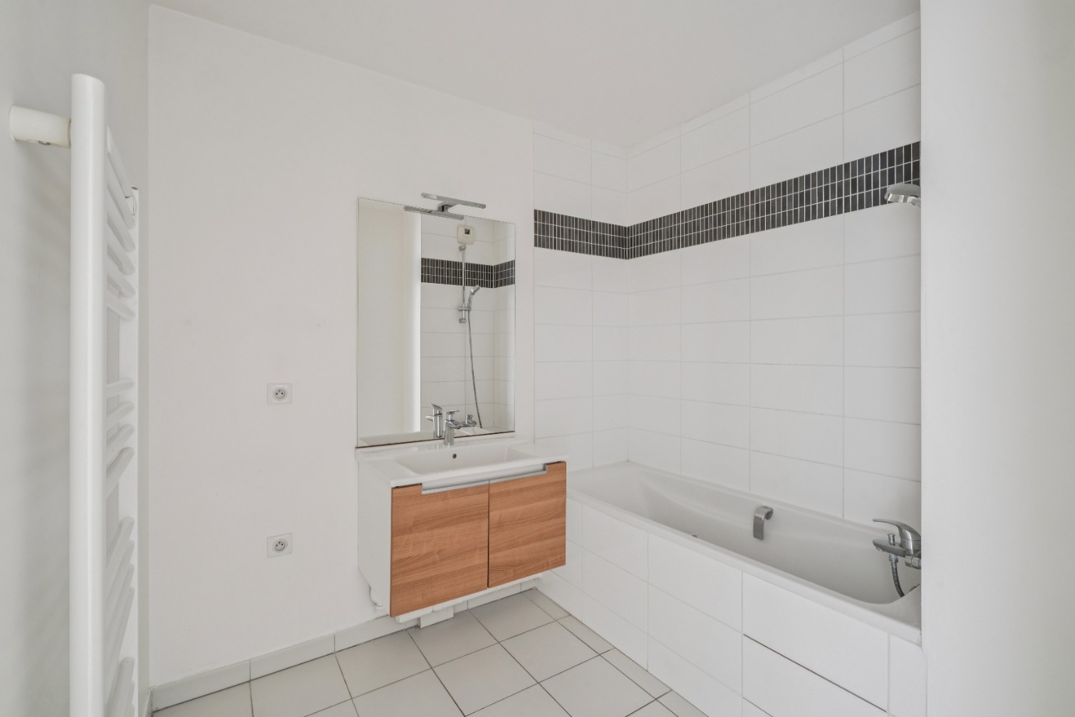 
                                                Vente
                                                 Rueil Malmaison - Appartement 3 pièces avec balcon