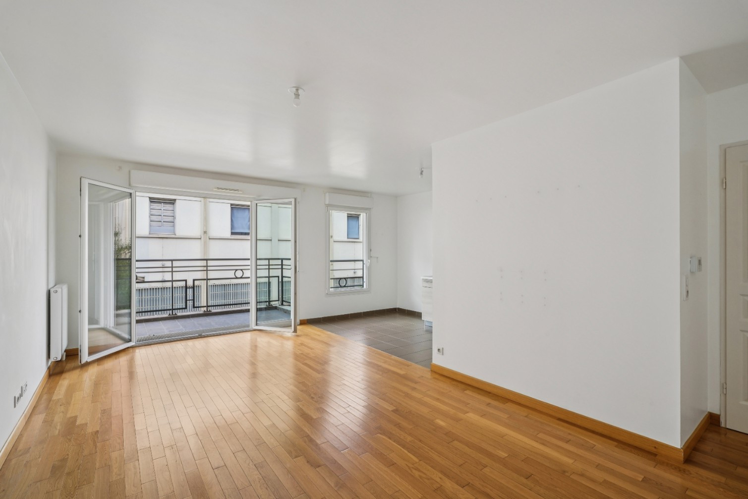 
                                                Vente
                                                 Rueil Malmaison - Appartement 3 pièces avec balcon