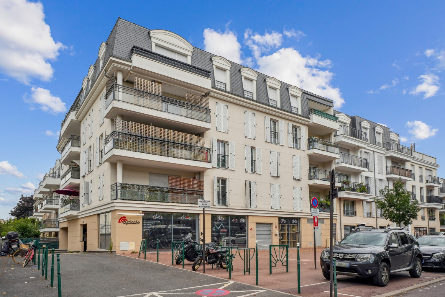 
                                                Vente
                                                 Rueil Malmaison - Appartement 3 pièces avec balcon