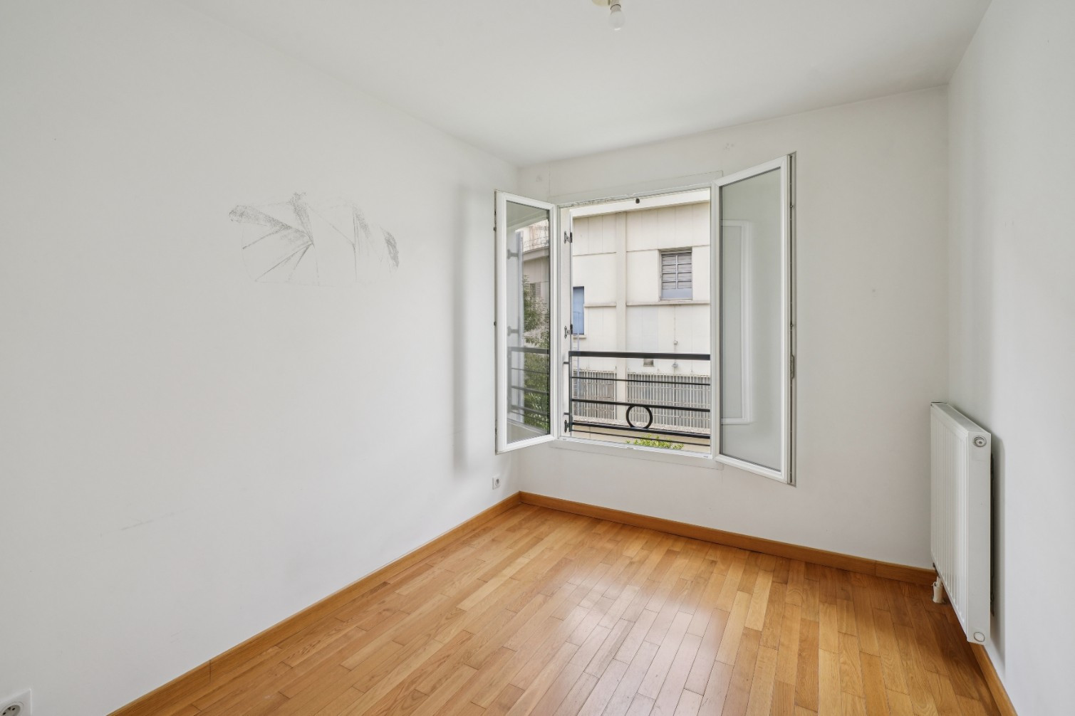 
                                                Vente
                                                 Rueil Malmaison - Appartement 3 pièces avec balcon