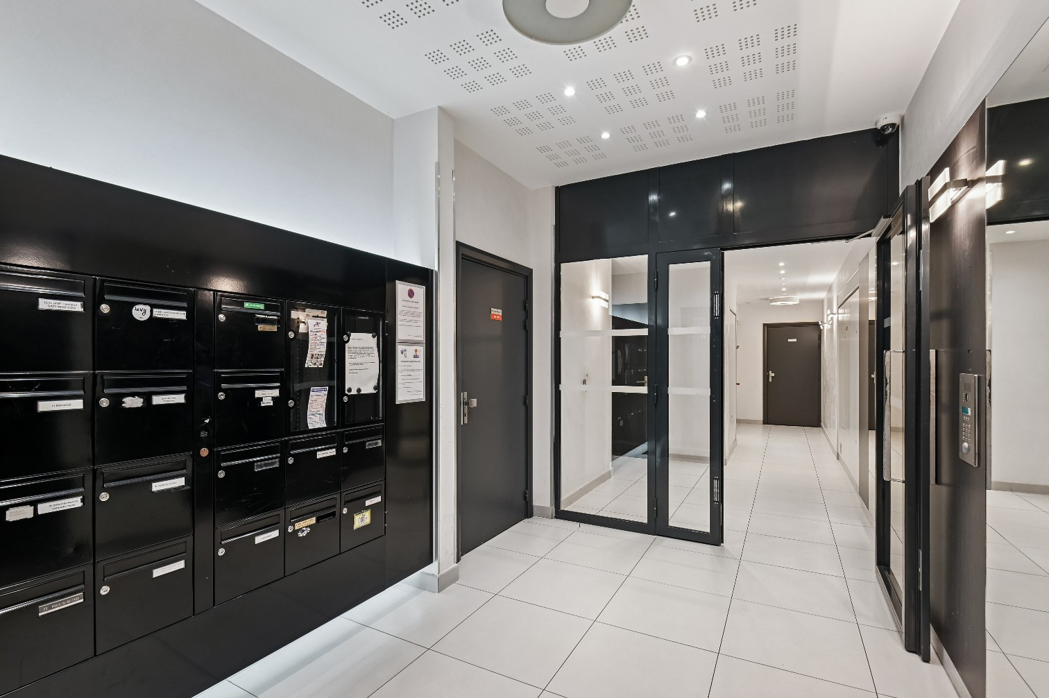 
                                                Vente
                                                 Rueil Malmaison - Appartement 3 pièces avec balcon