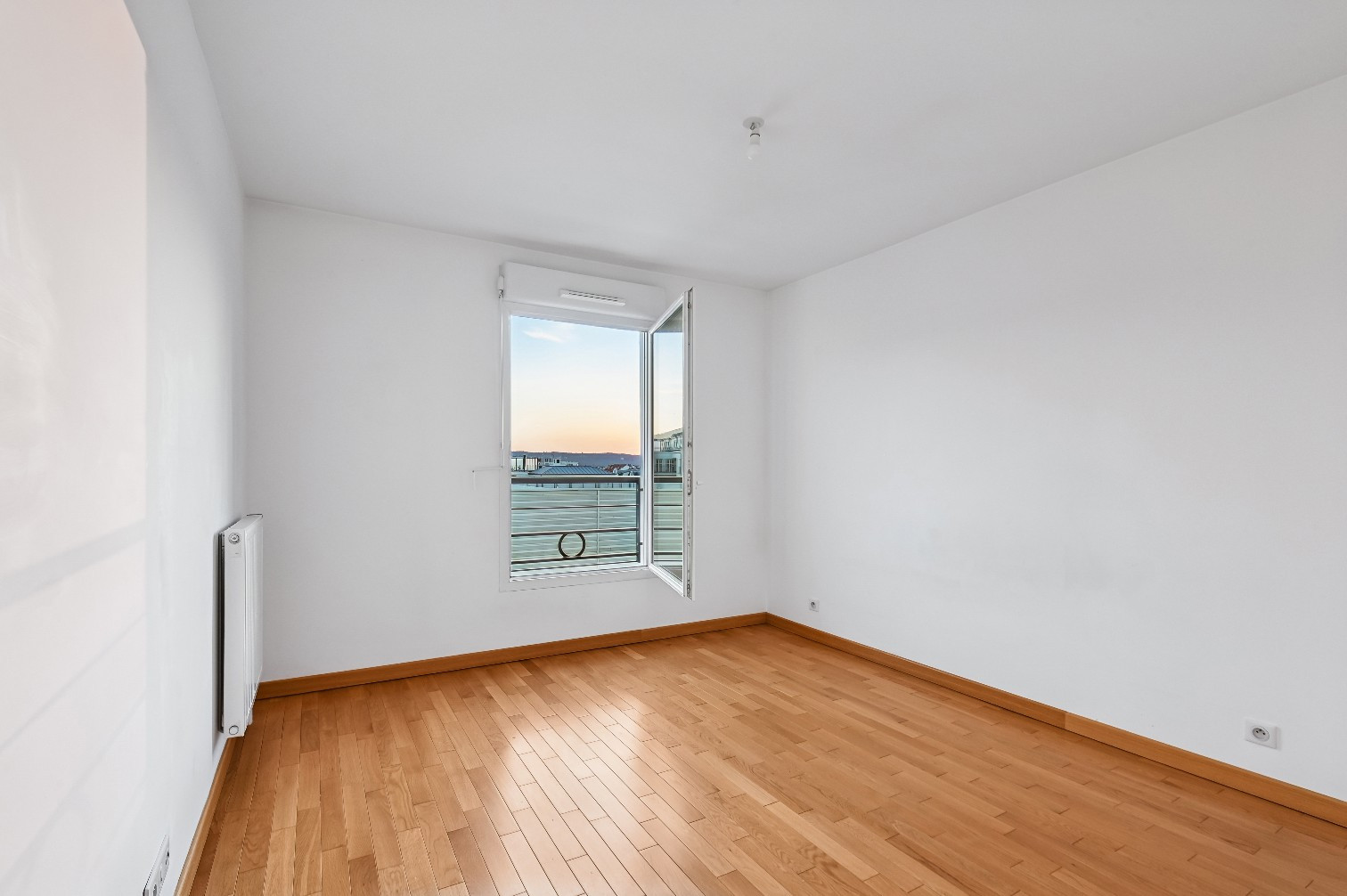 
                                                Vente
                                                 Rueil Malmaison - Appartement 3 pièces avec balcon