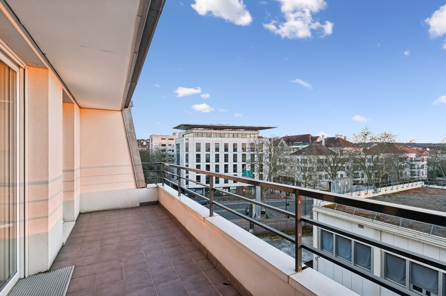 
                                                Vente
                                                 Rueil Malmaison - Appartement 3 pièces avec balcon