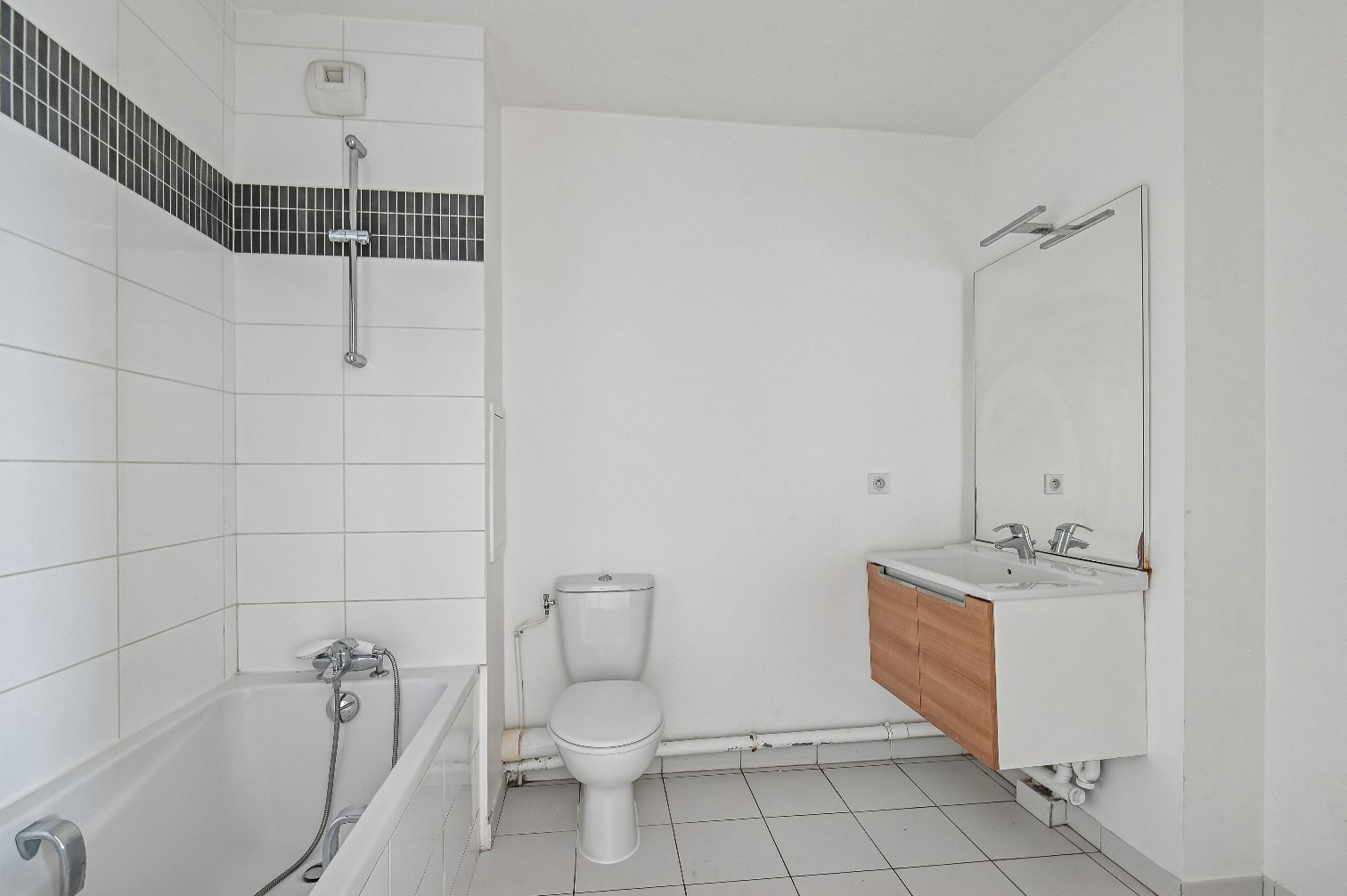 
                                                Vente
                                                 Rueil Malmaison - Appartement 3 pièces avec balcon