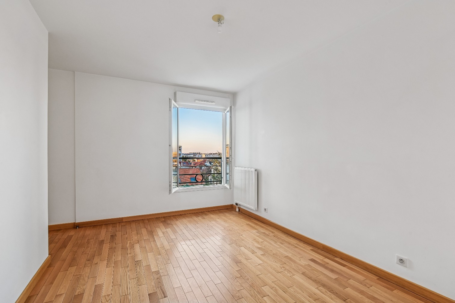 
                                                Vente
                                                 Rueil Malmaison - Appartement 3 pièces avec balcon