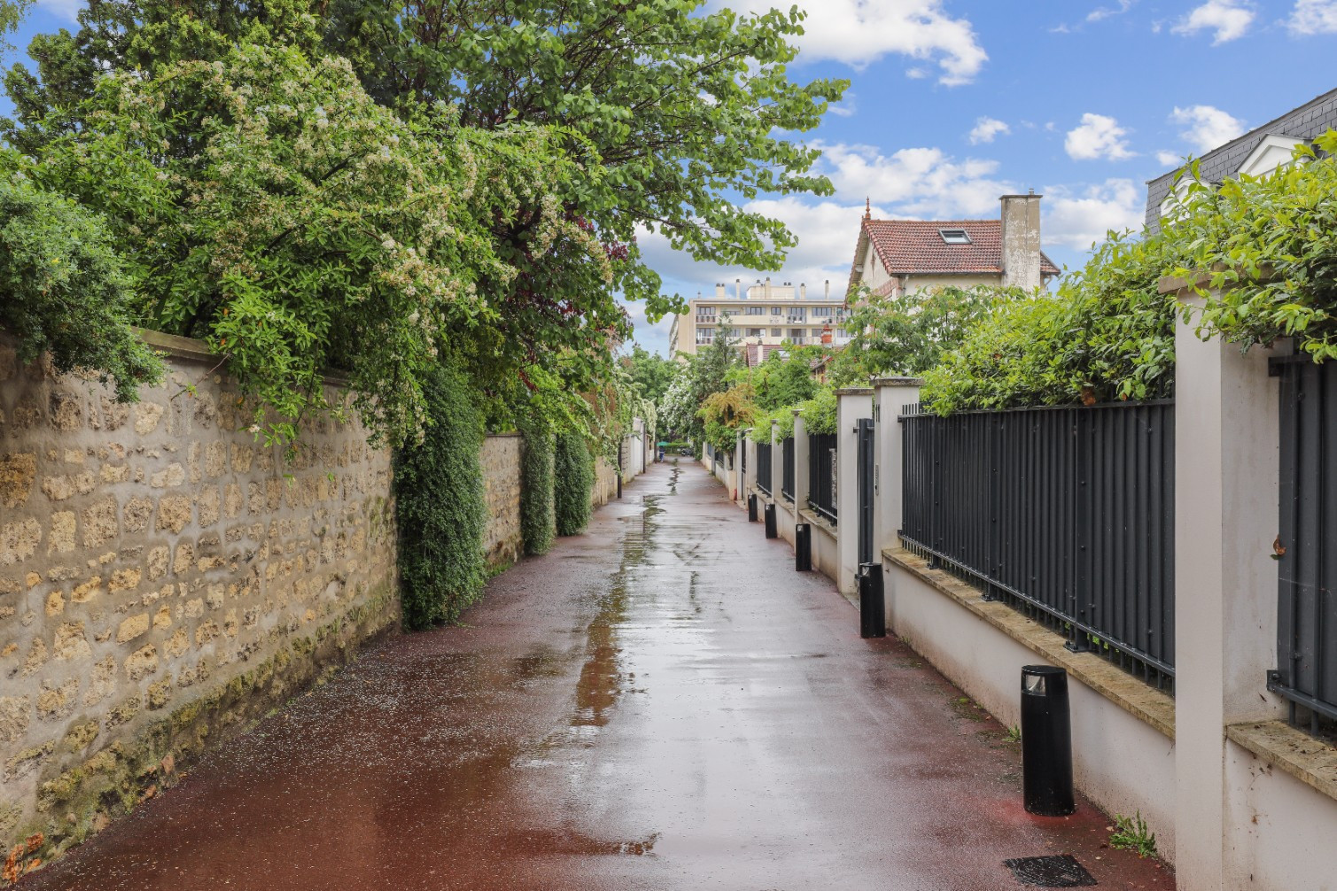 
                                                Vente
                                                 Rueil Malmaison - Appartement 3 pièces avec balcon