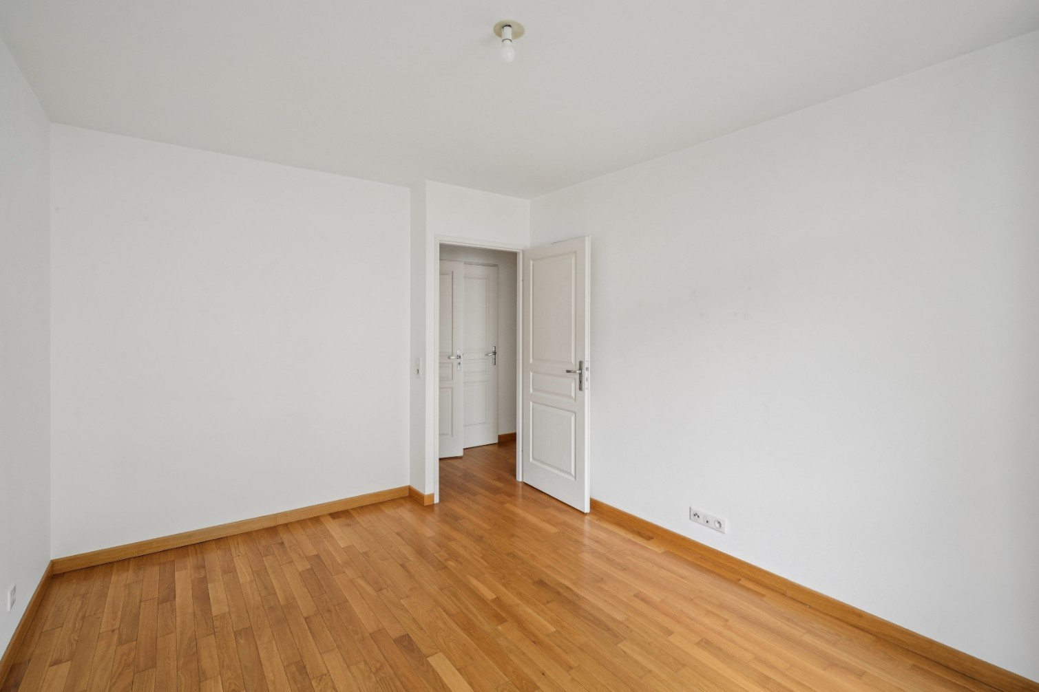 
                                                Vente
                                                 Rueil Malmaison - Appartement 3 pièces avec balcon