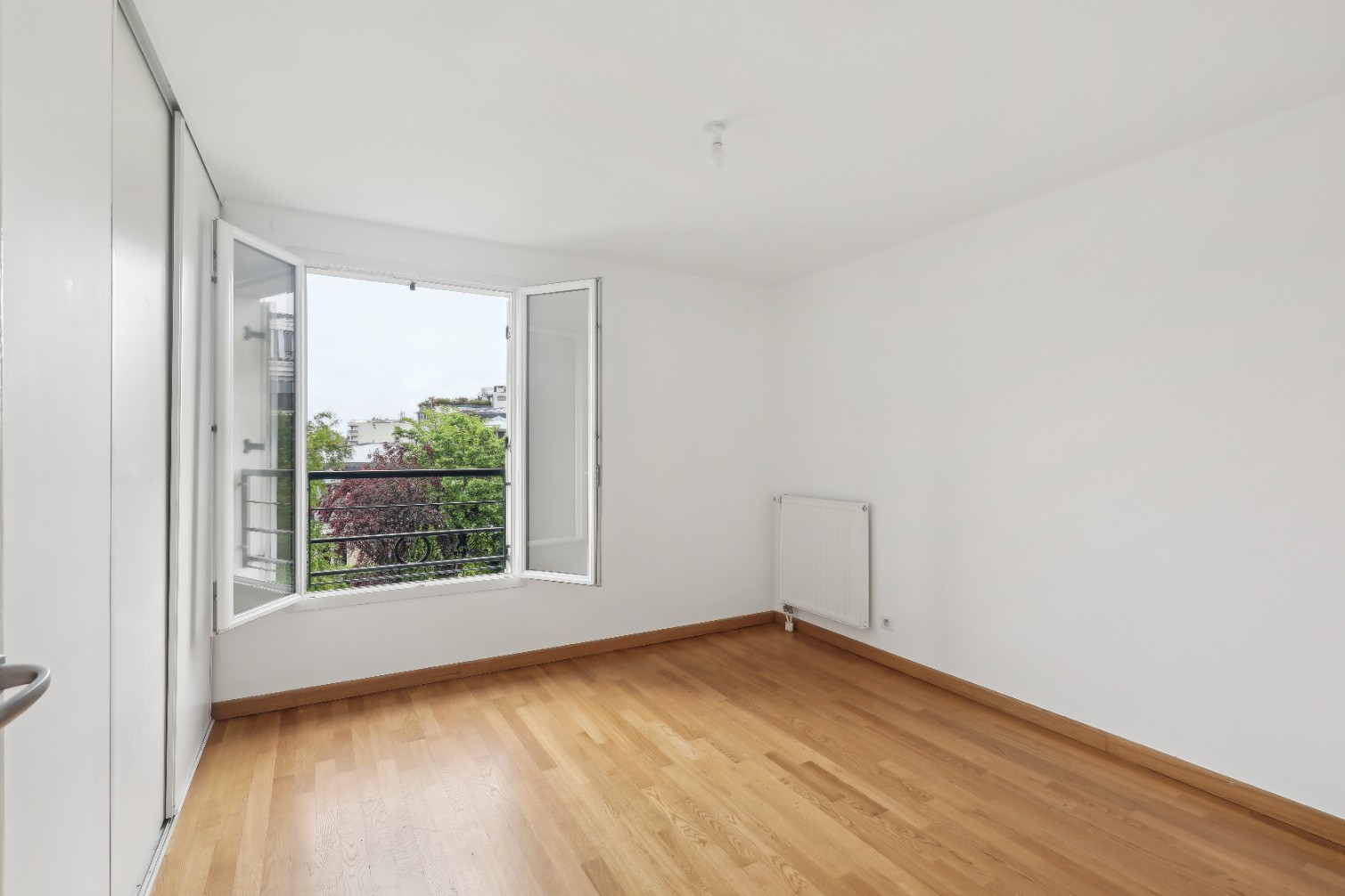 
                                                Vente
                                                 Rueil Malmaison - Appartement 4 pièces avec balcon