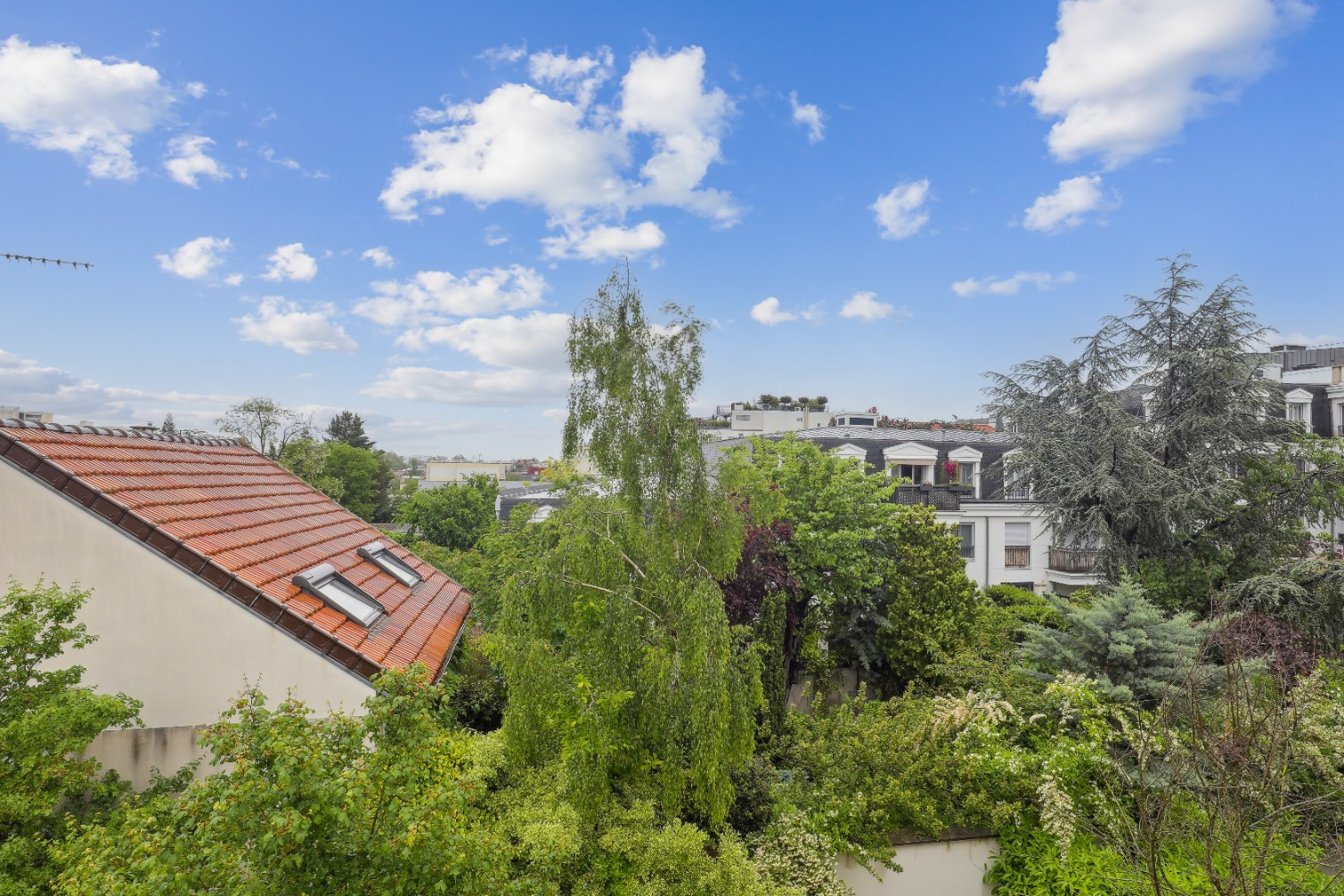 
                                                Vente
                                                 Rueil Malmaison - Appartement 4 pièces avec balcon