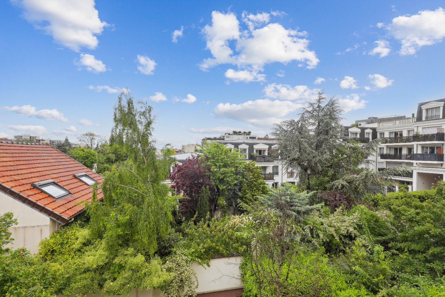 
                                                Vente
                                                 Rueil Malmaison - Appartement 4 pièces avec balcon