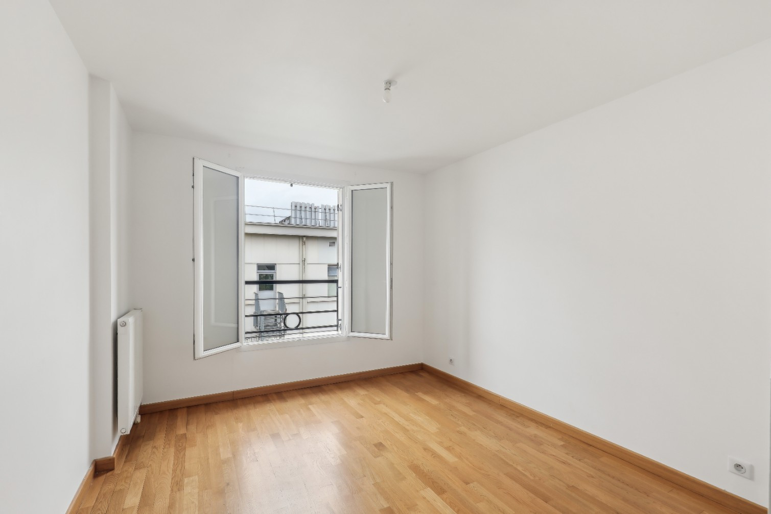 
                                                Vente
                                                 Rueil Malmaison - Appartement 4 pièces avec balcon
