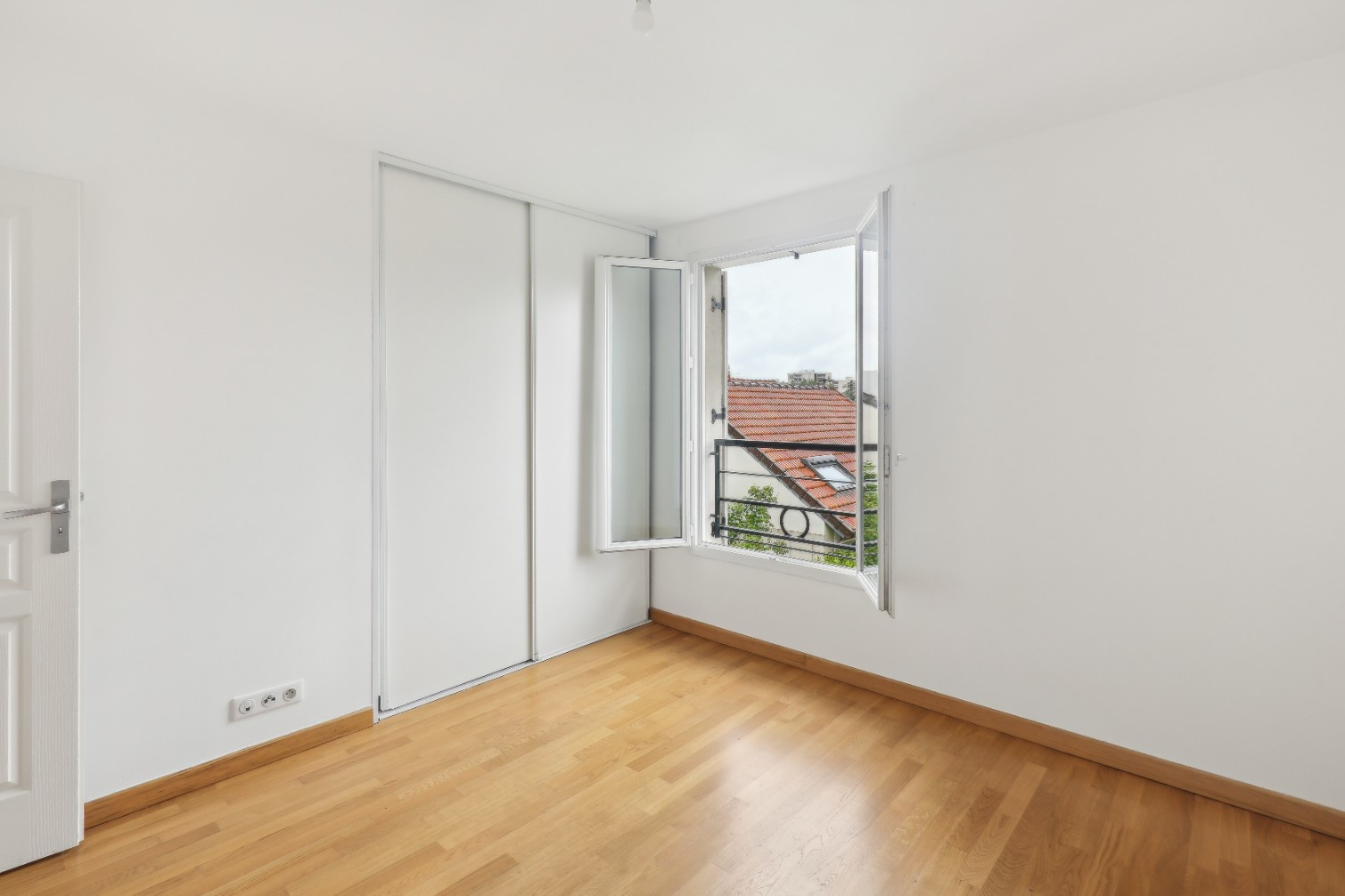 
                                                Vente
                                                 Rueil Malmaison - Appartement 4 pièces avec balcon