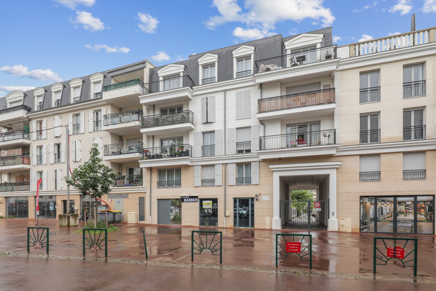 
                                                Vente
                                                 Rueil Malmaison - Appartement 4 pièces avec balcon