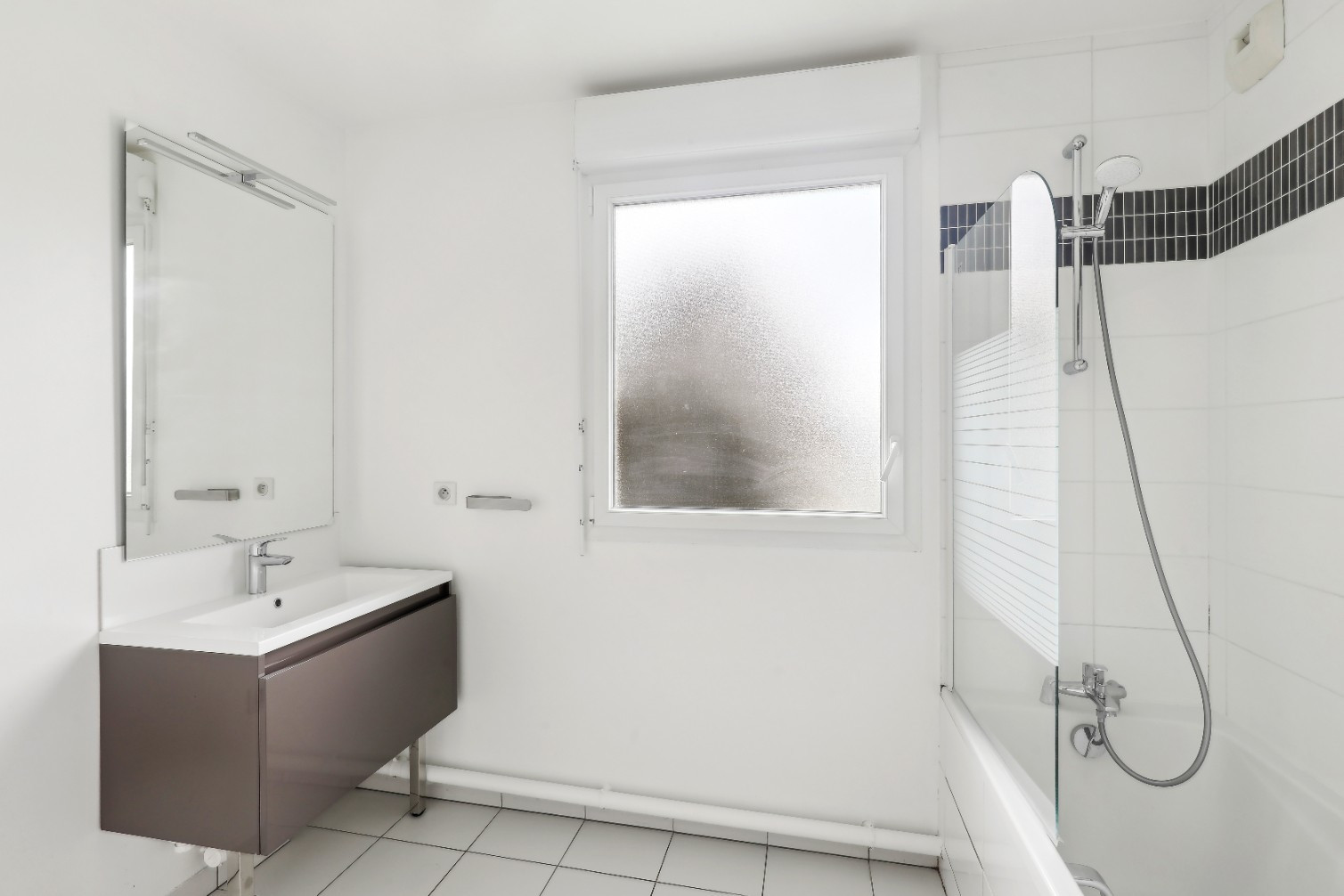 
                                                Vente
                                                 Rueil Malmaison - Appartement 4 pièces avec balcon