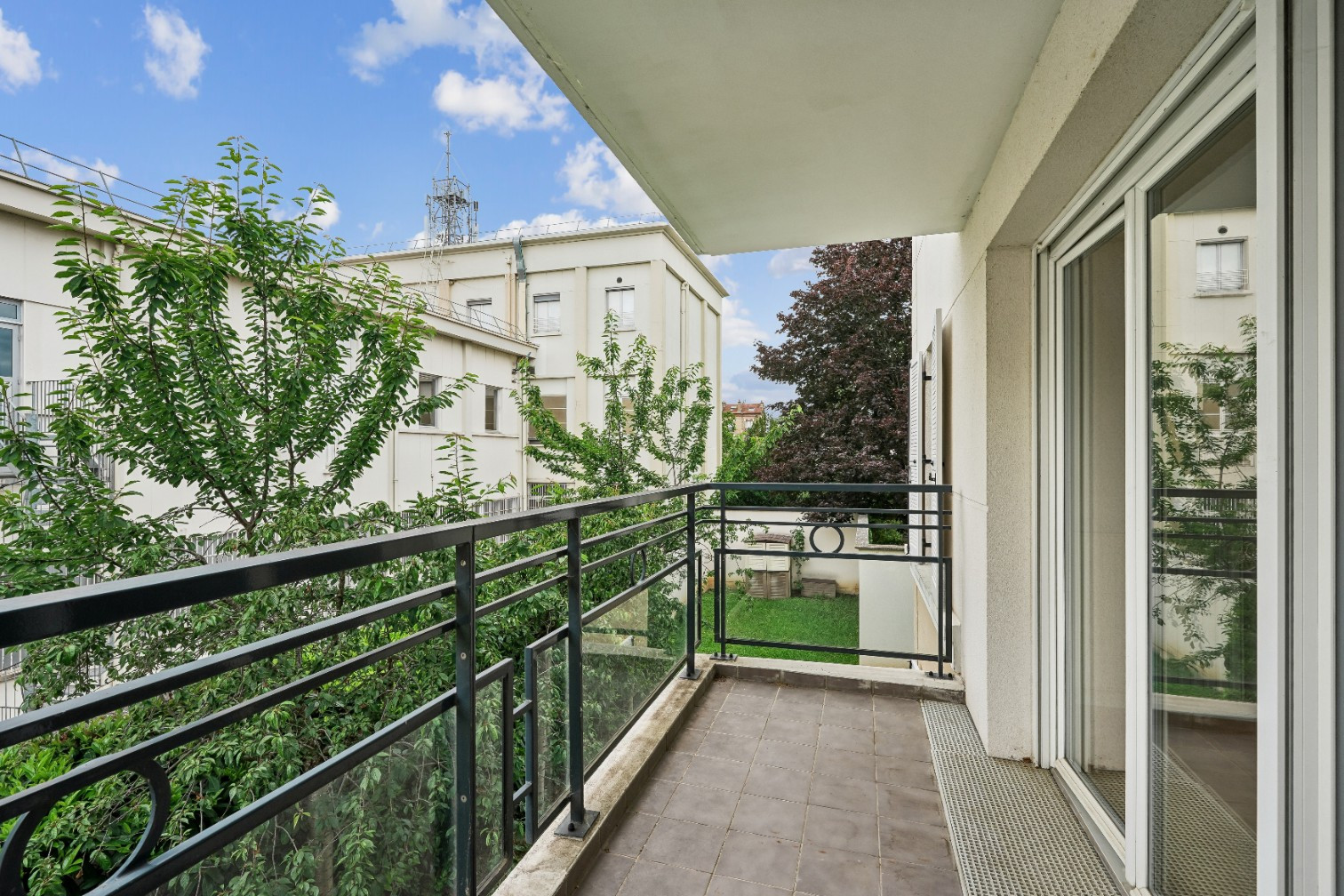 
                                                Vente
                                                 Rueil Malmaison - Appartement 4 pièces avec balcon