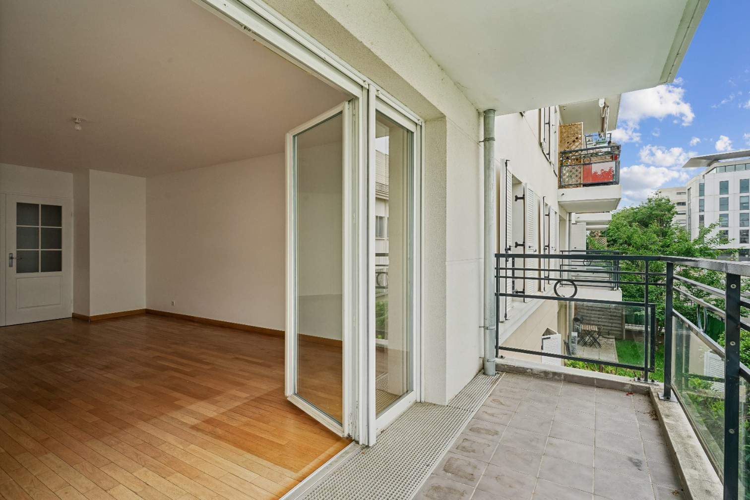 
                                                Vente
                                                 Rueil Malmaison - Appartement 4 pièces avec balcon