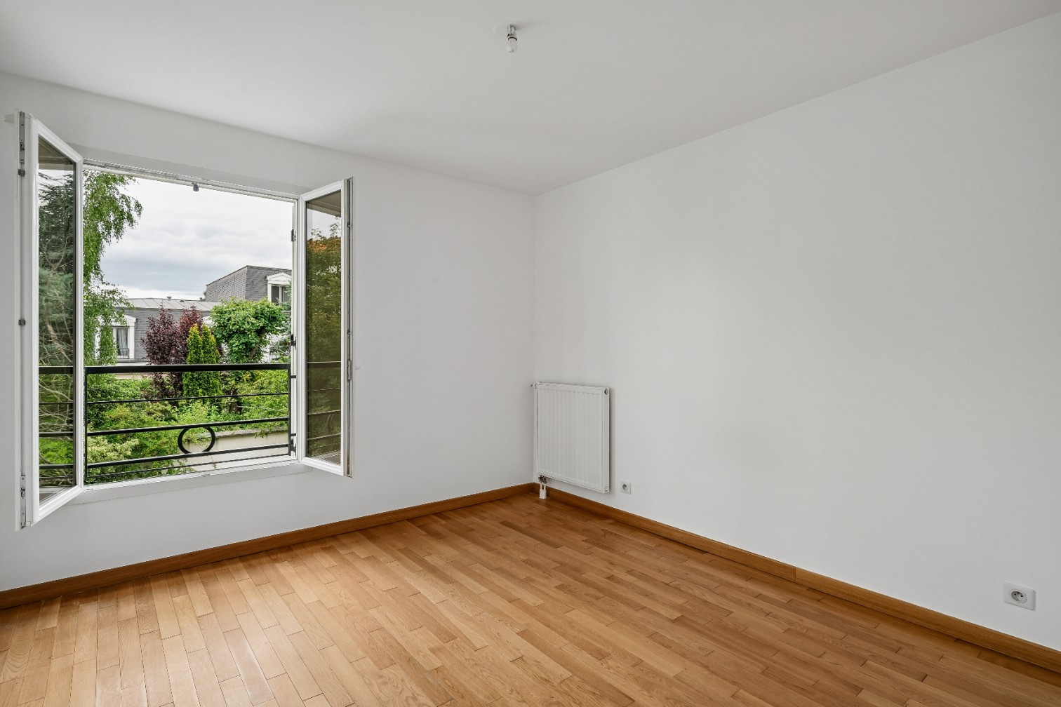 
                                                Vente
                                                 Rueil Malmaison - Appartement 4 pièces avec balcon