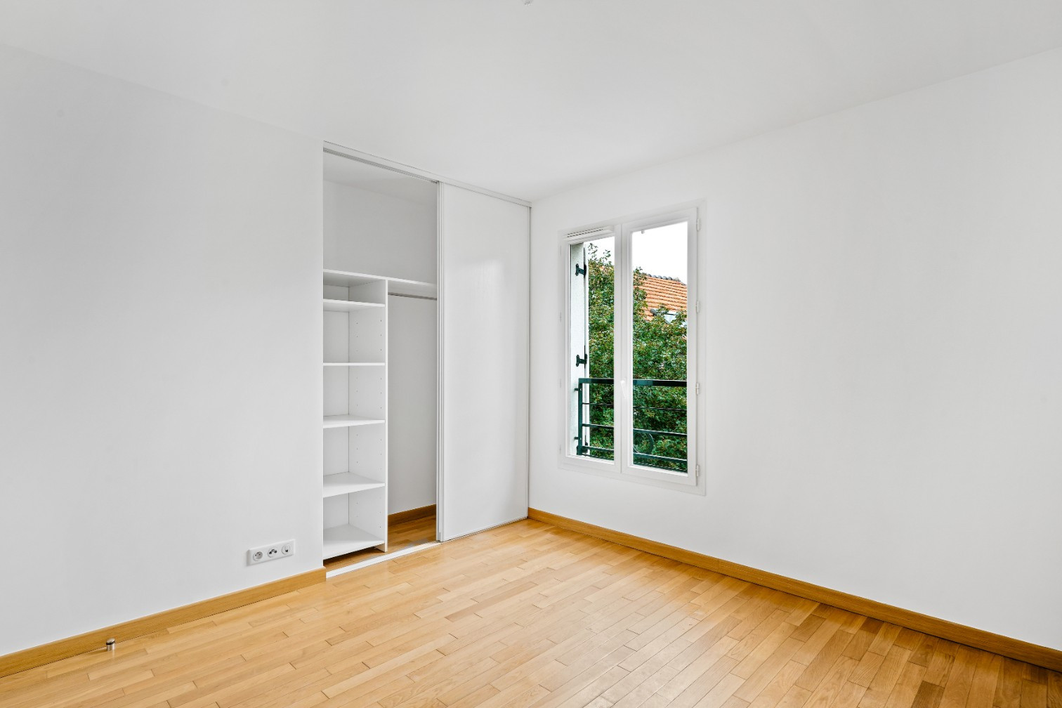 
                                                Vente
                                                 Rueil Malmaison - Appartement 4 pièces avec balcon