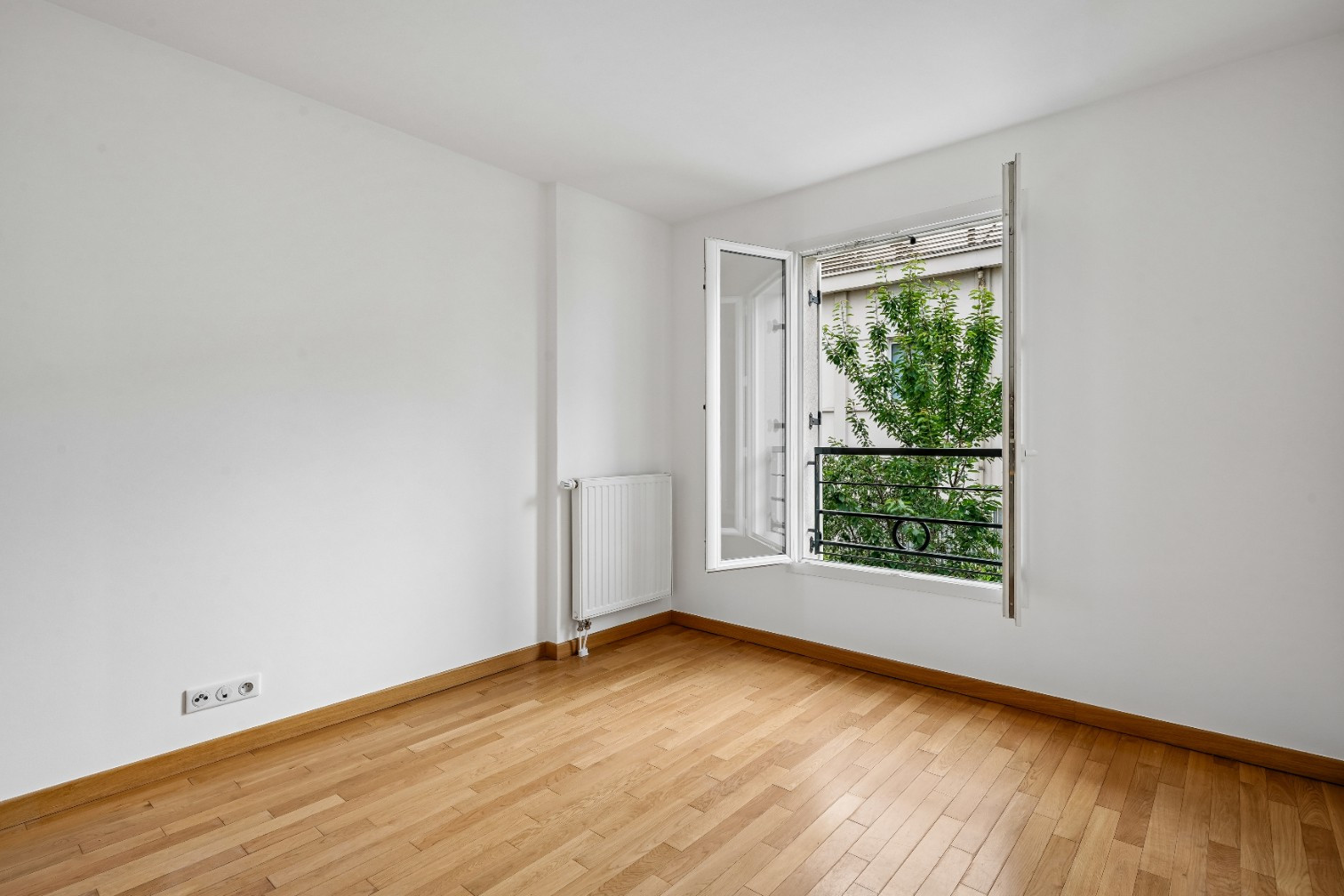 
                                                Vente
                                                 Rueil Malmaison - Appartement 4 pièces avec balcon