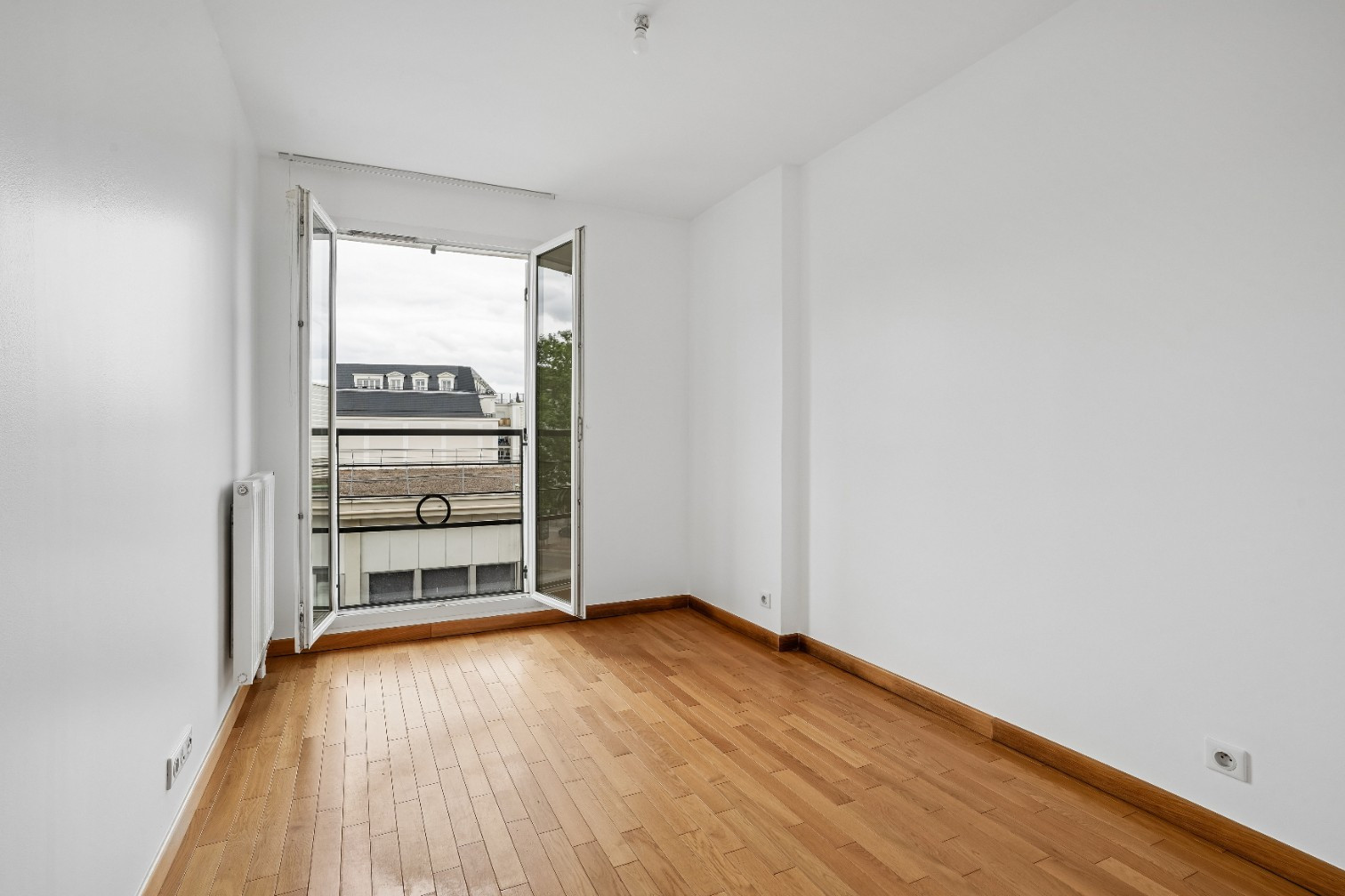 
                                                Vente
                                                 Rueil Malmaison - Appartement 4 pièces avec balcon