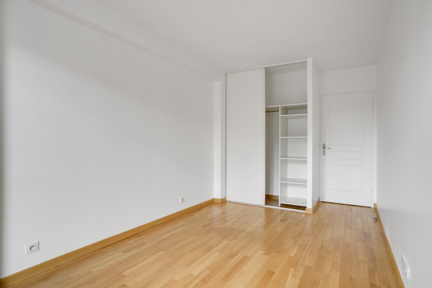 
                                                Vente
                                                 Rueil Malmaison - Appartement 4 pièces avec balcon