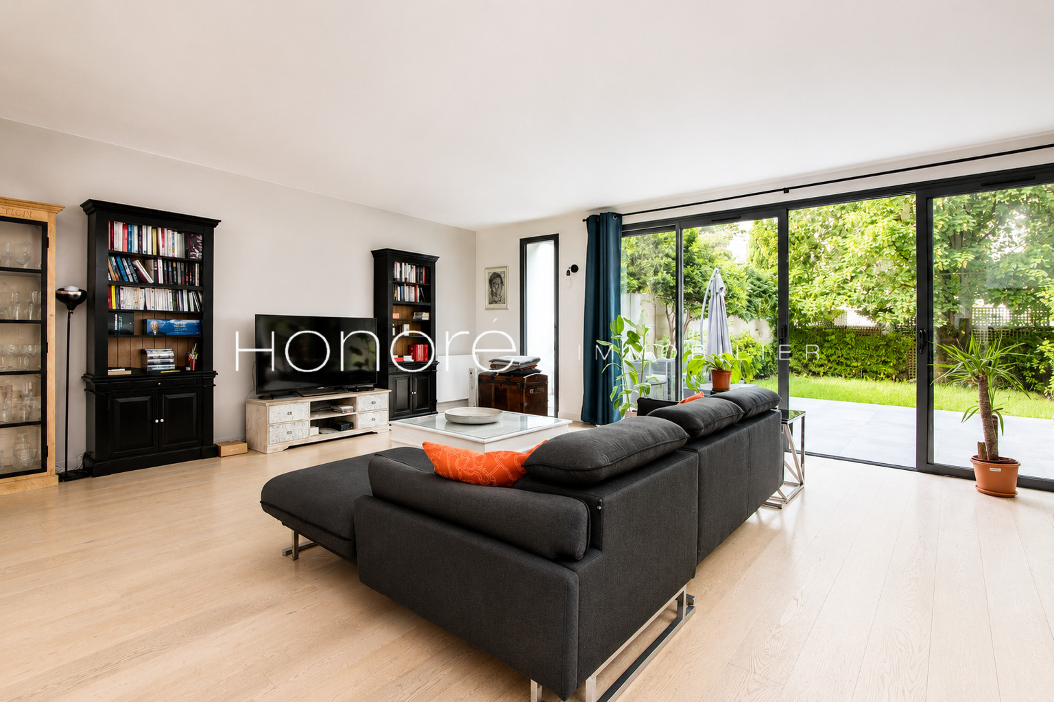 
                                                Vente
                                                 RUEIL-MALMAISON - HYPER CENTRE - MAISON - 7 PIECES