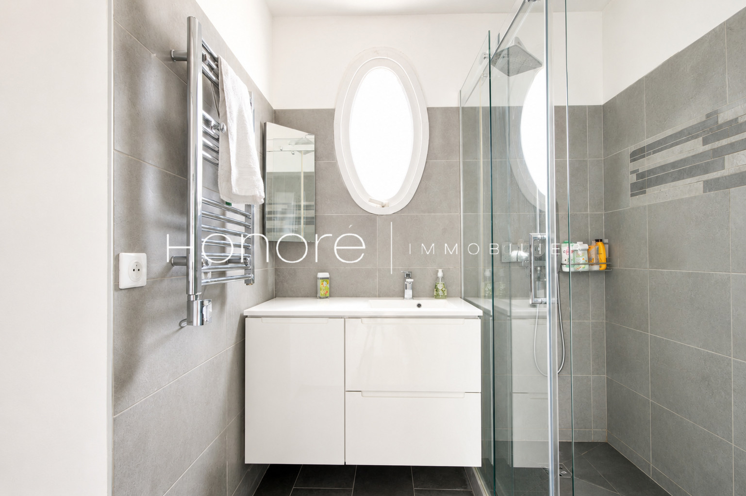 
                                                Vente
                                                 RUEIL-MALMAISON - HYPER CENTRE - MAISON - 7 PIECES