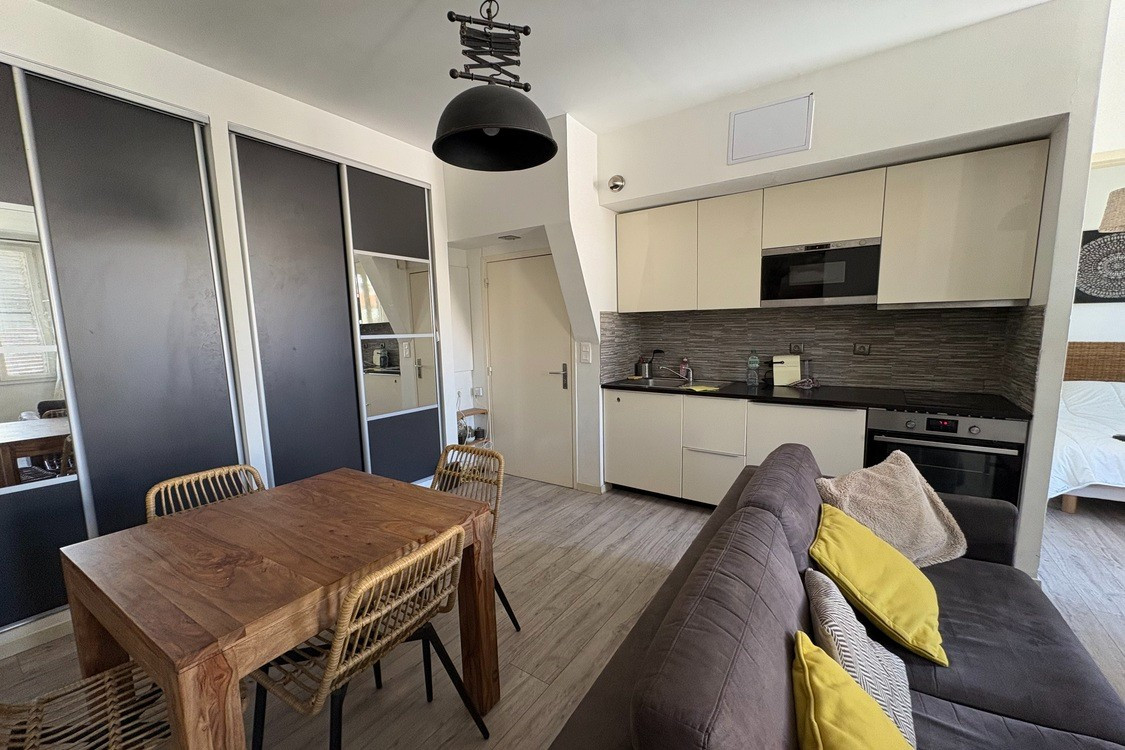 
                                                Location
                                                 SAFARI