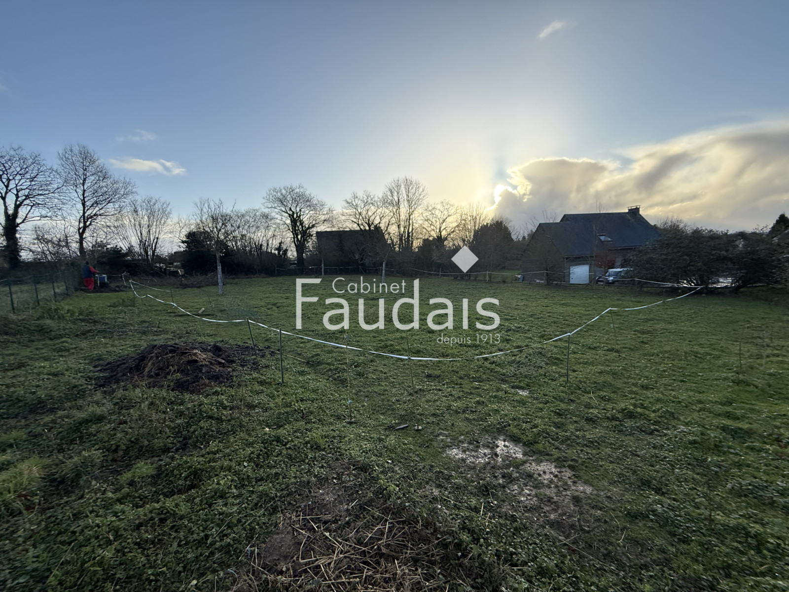 
                                                Vente
                                                 SAINT AMAND VILLAGES TERRAIN de 1365 M2