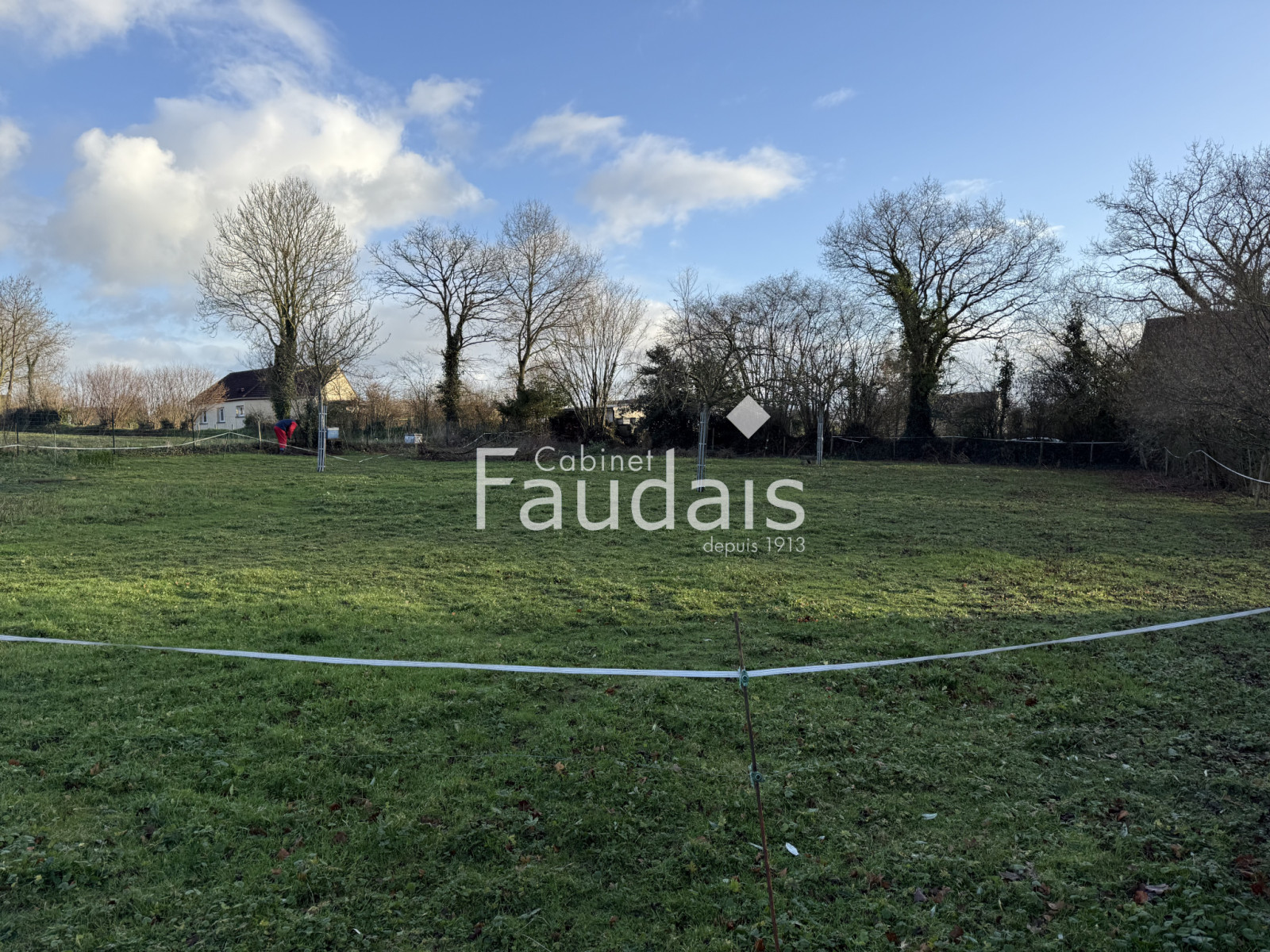 
                                                Vente
                                                 SAINT AMAND VILLAGES TERRAIN de 1365 M2