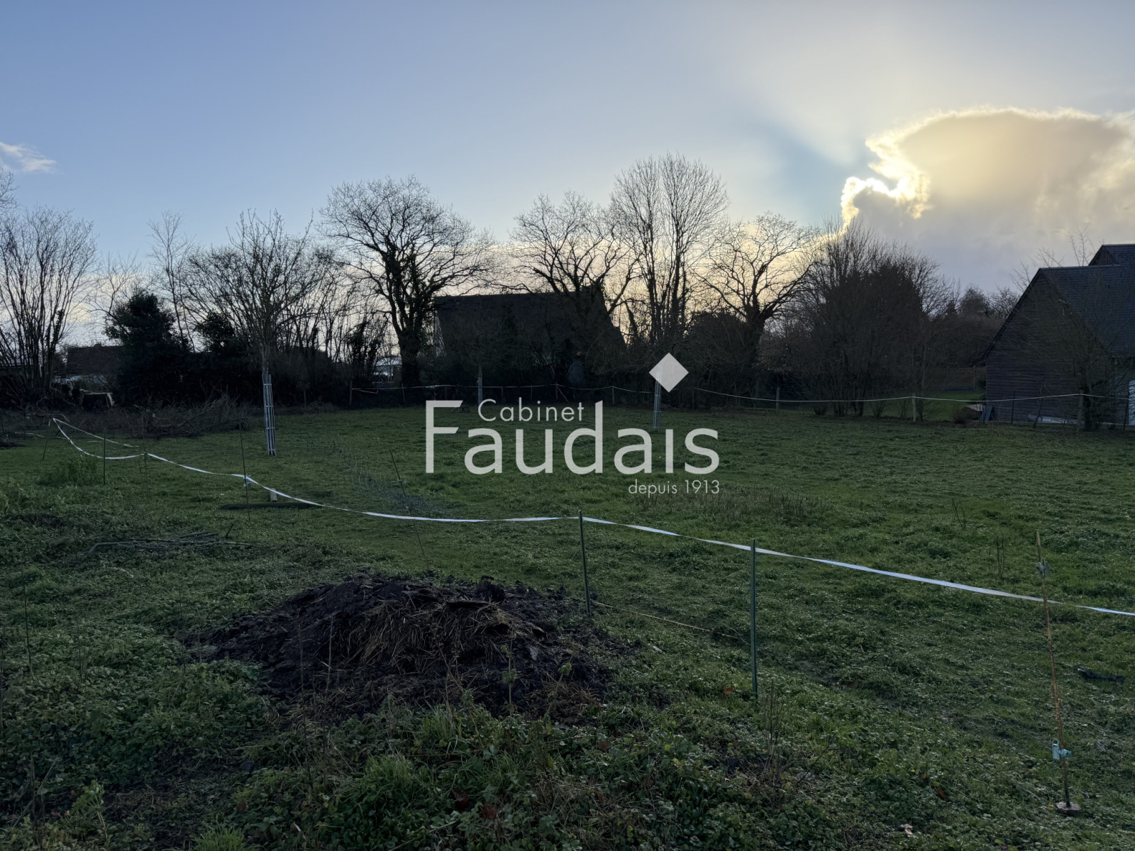 
                                                Vente
                                                 SAINT AMAND VILLAGES TERRAIN de 1365 M2