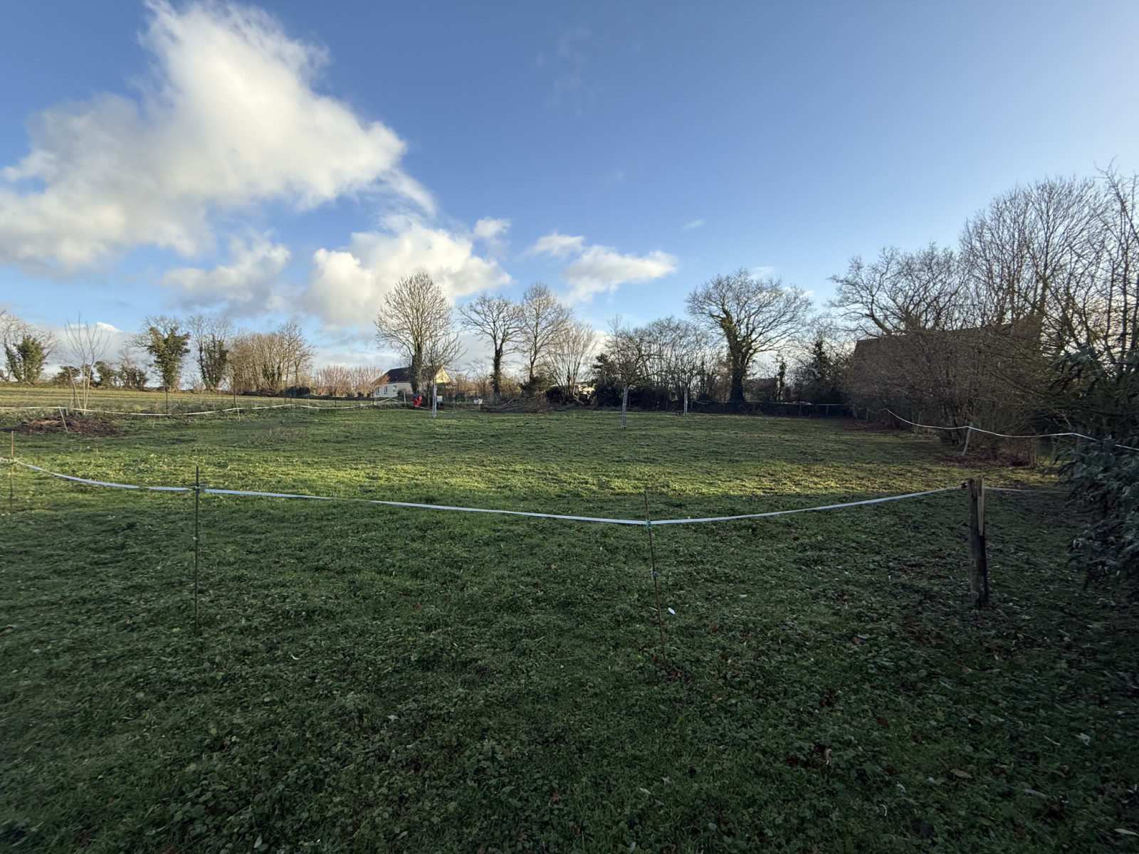 
                                                Vente
                                                 SAINT AMAND VILLAGES TERRAIN de 1365 M2