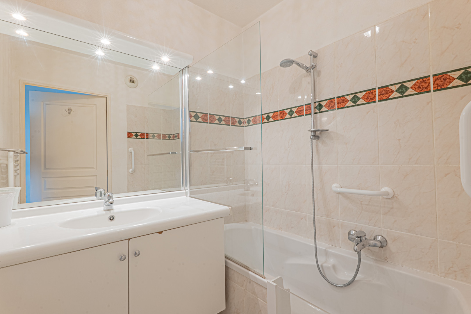 
                                                Location
                                                 SAINT ANDRE DE LA ROCHE / QUAI DE LA BANQUIERE - Appartement 3 pièces à louer avec terrasse