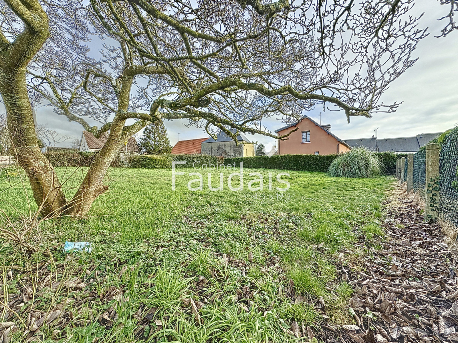 
                                                Vente
                                                 Saint clair sur l'Elle Terrain de 377m2