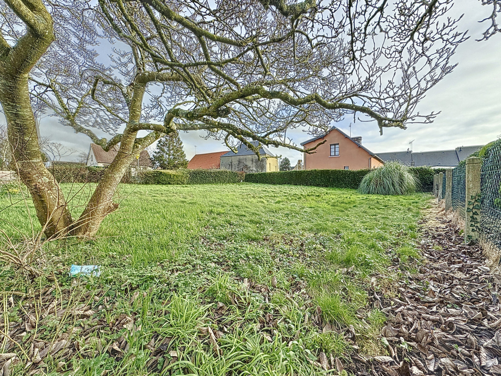
                                                Vente
                                                 Saint clair sur l'Elle Terrain de 377m2