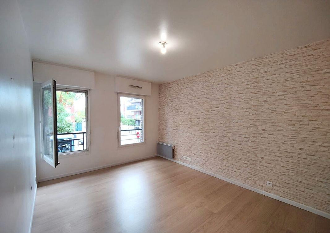 
                                                Location
                                                 Saint-Denis, 2 pièces rénové