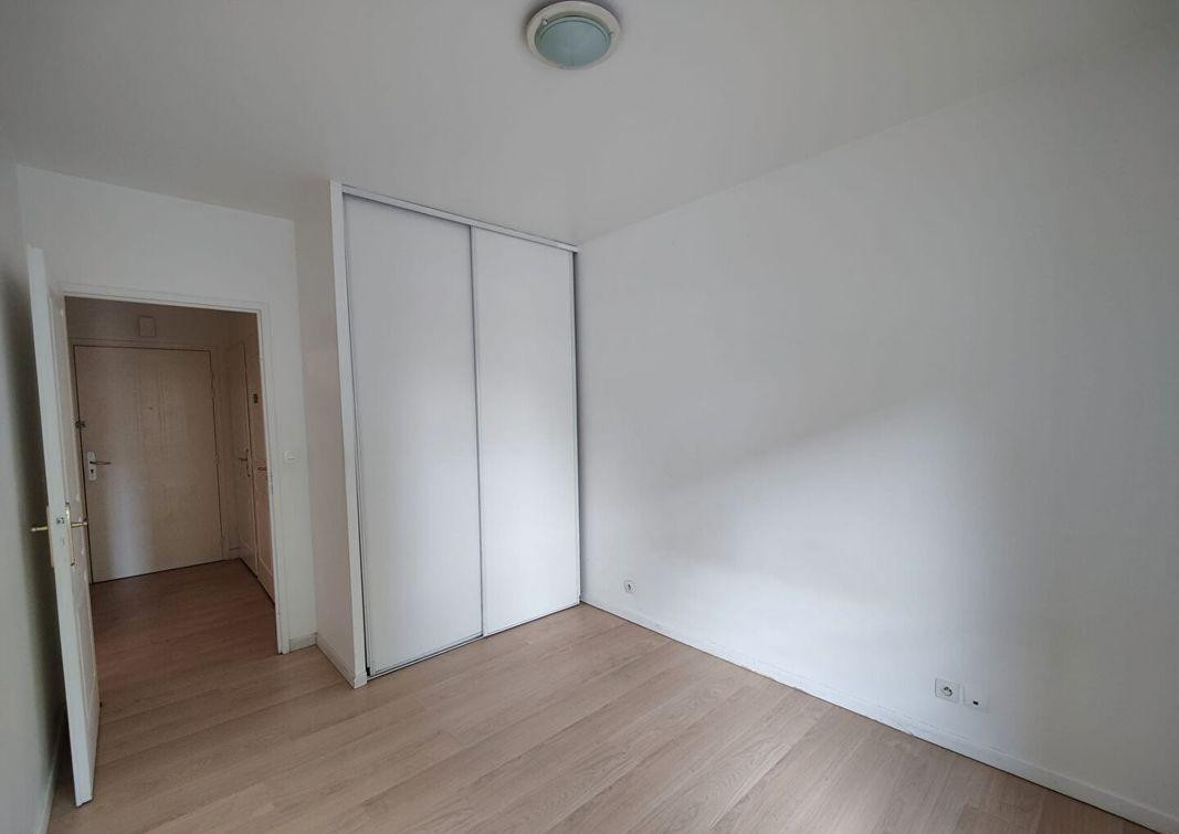 
                                                Location
                                                 Saint-Denis, 2 pièces rénové