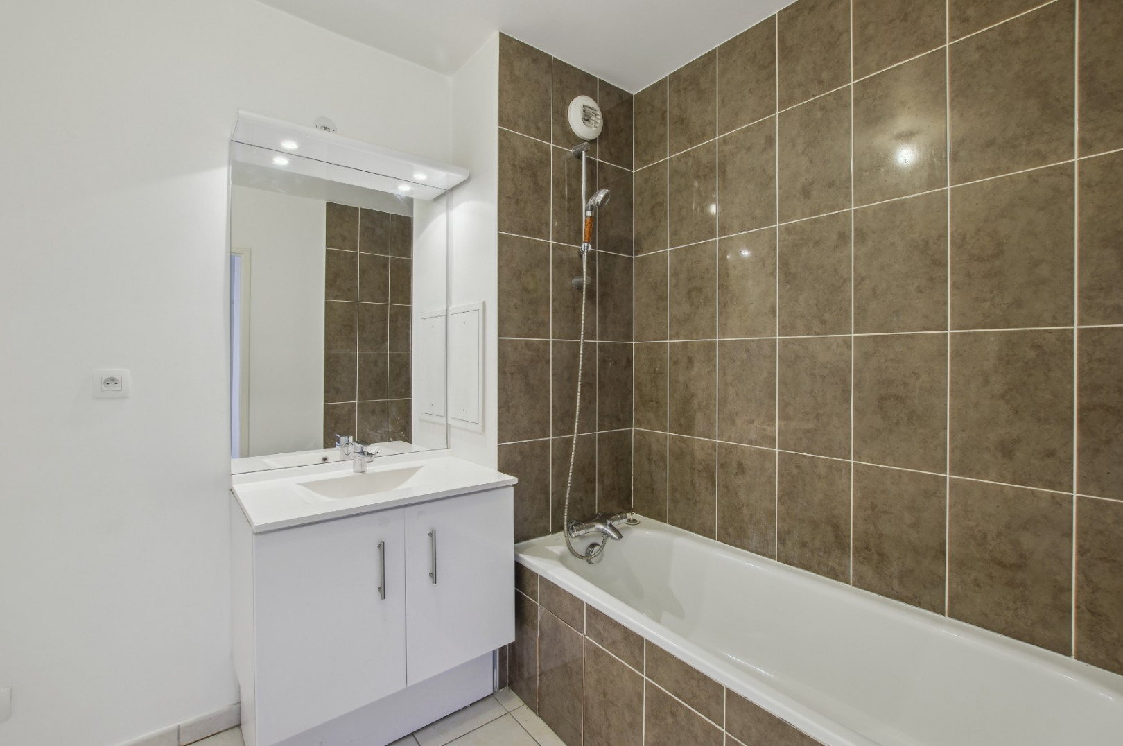 
                                                Vente
                                                 Saint Denis lot 10