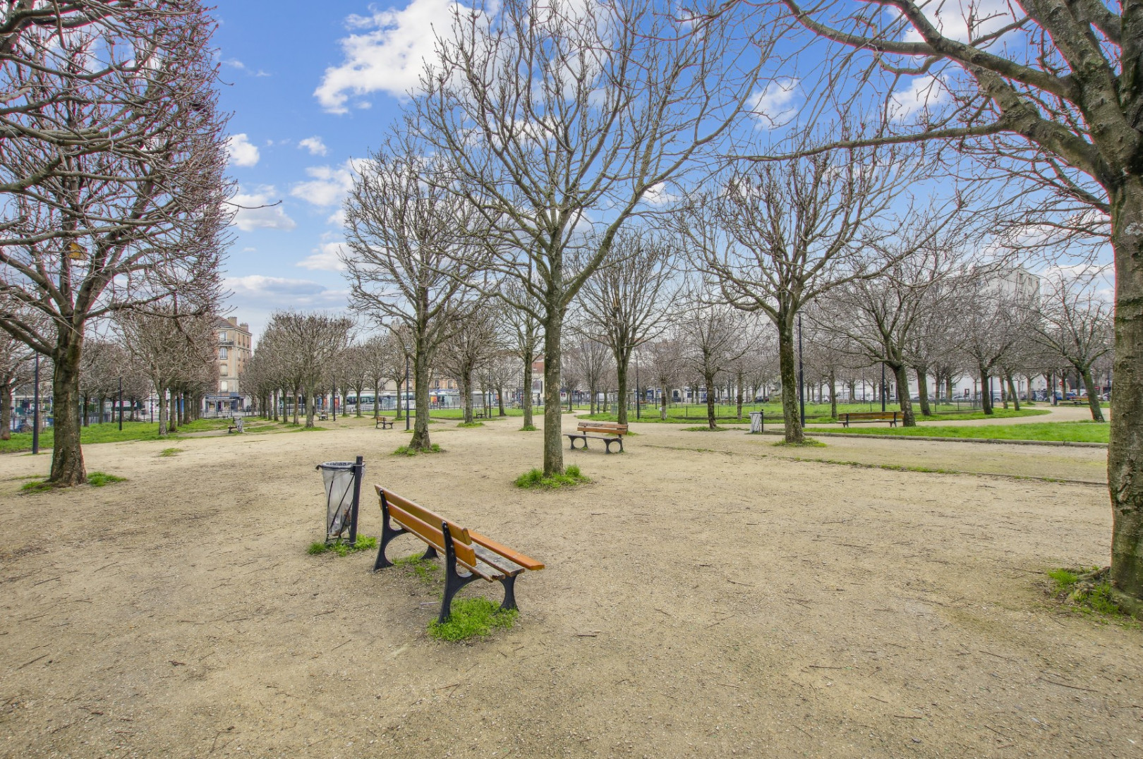 
                                                Vente
                                                 Saint Denis lot 10